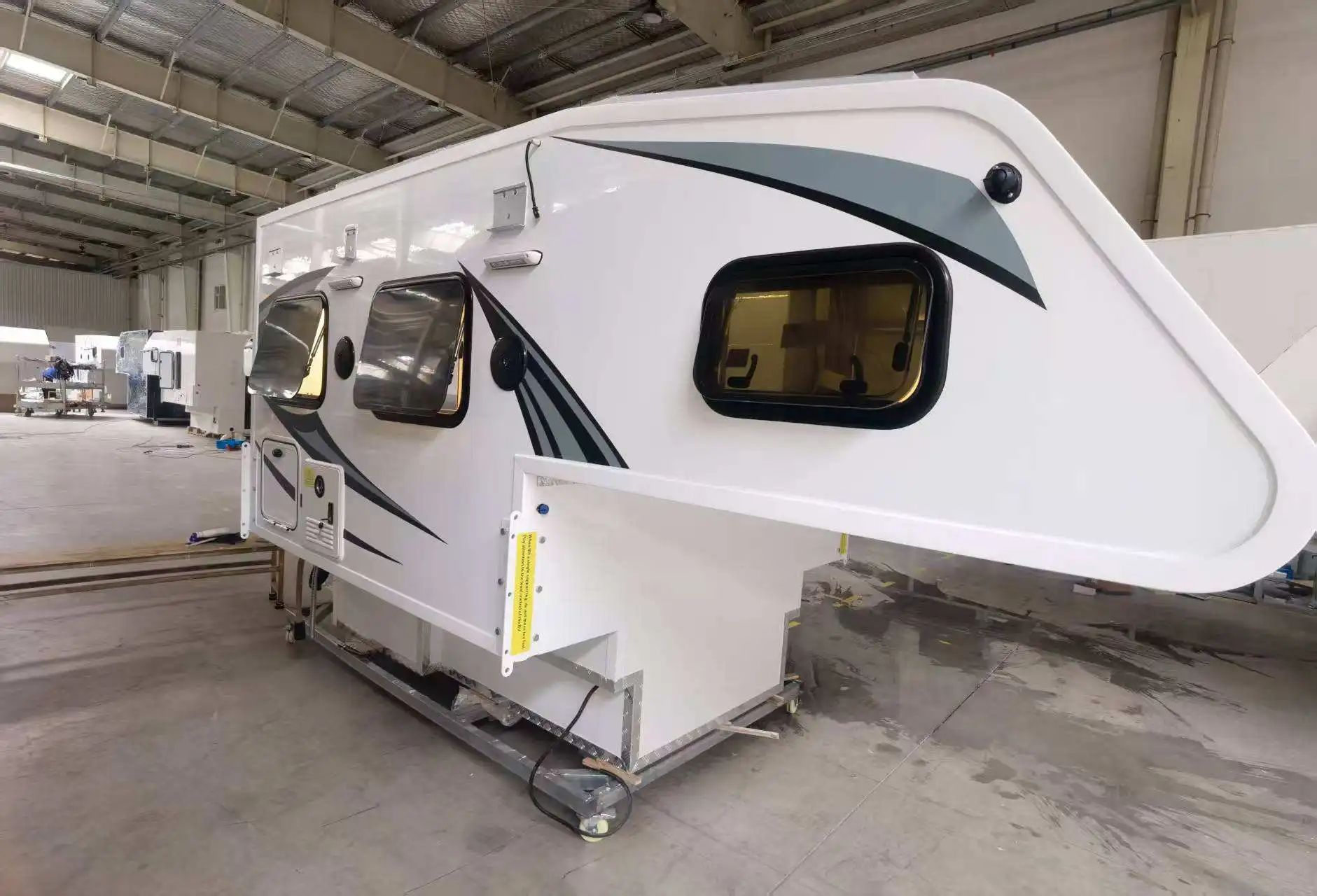 Modern Lightweight Expanded Off Road Travel Trailer for Outdoor Safari & Camping with Free Design