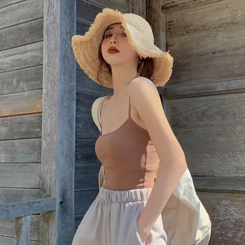 เสื้อสายเดี่ยวผู้หญิง เซ็กซี่ เรียบง่าย สไตล์ลำลอง ทรงเข้ารูป สำหรับฤดูร้อน สไตล์เกาหลี รุ่นใหม่ ขายดี แมทช์ได้กับทุกชุด เสื้อผู้หญิงเรียบง่าย สไตล์ชายหาด