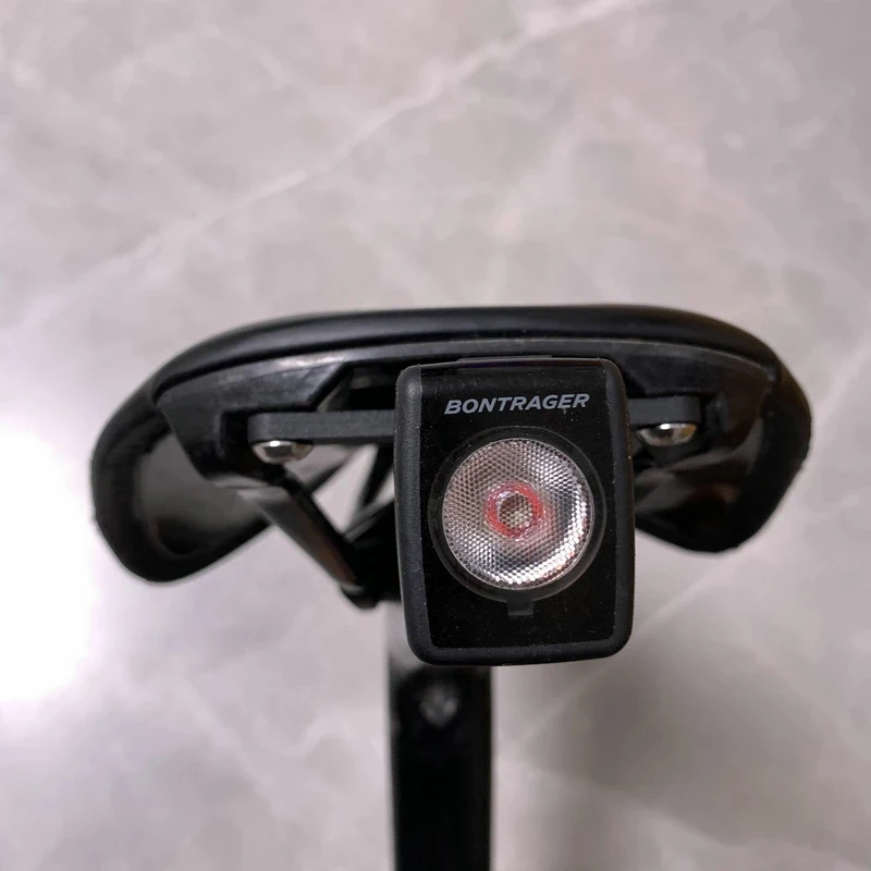 Soporte de montaje ligero para sillín Specialized SWAT, compatible con el soporte para luz trasera Bontrager Flare