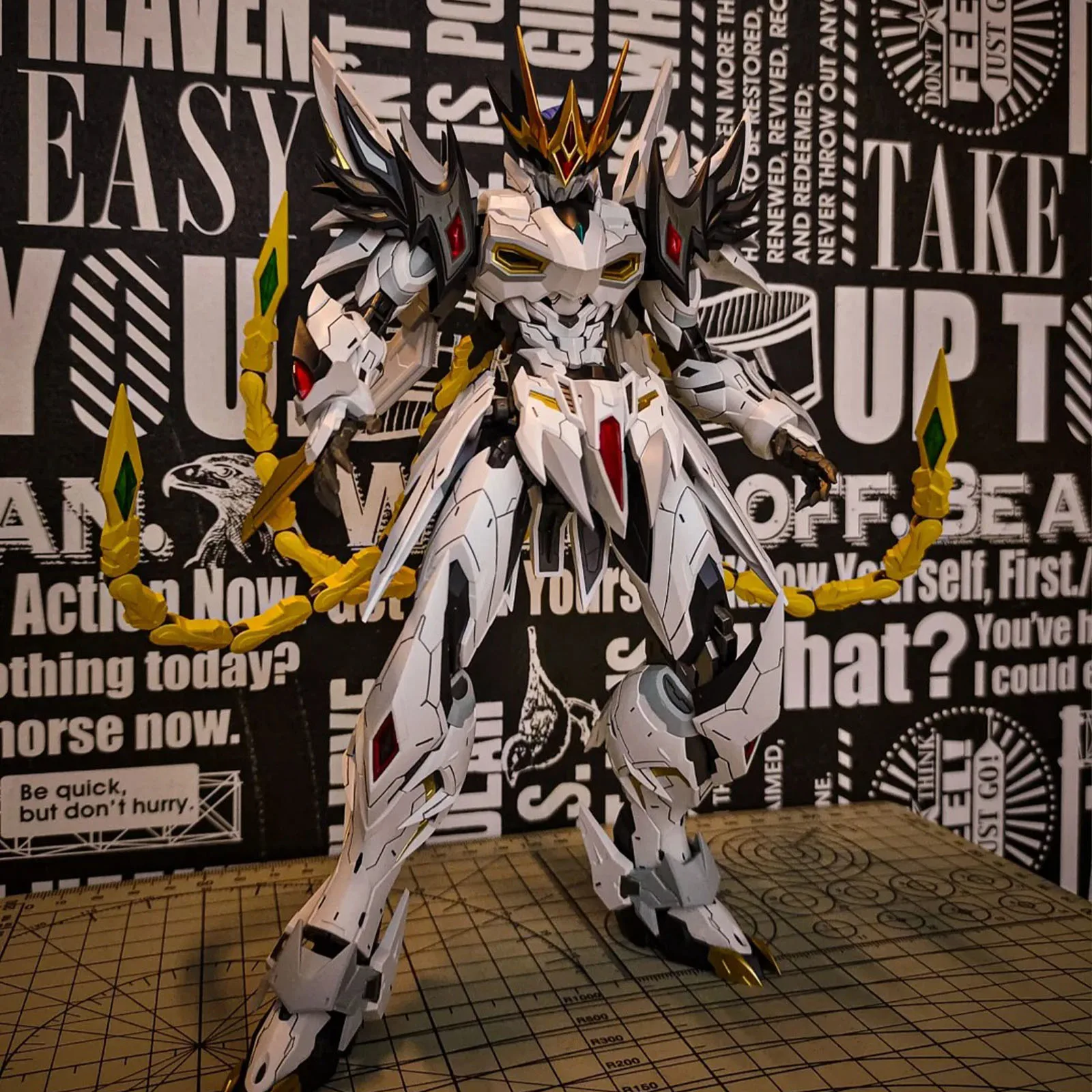 

Motor Nuclear Caoren Assembly Model Kit Action Figure Garage Kit Phoenix Transformation Alloy Skeleton Desktop Ornament Toy Gift