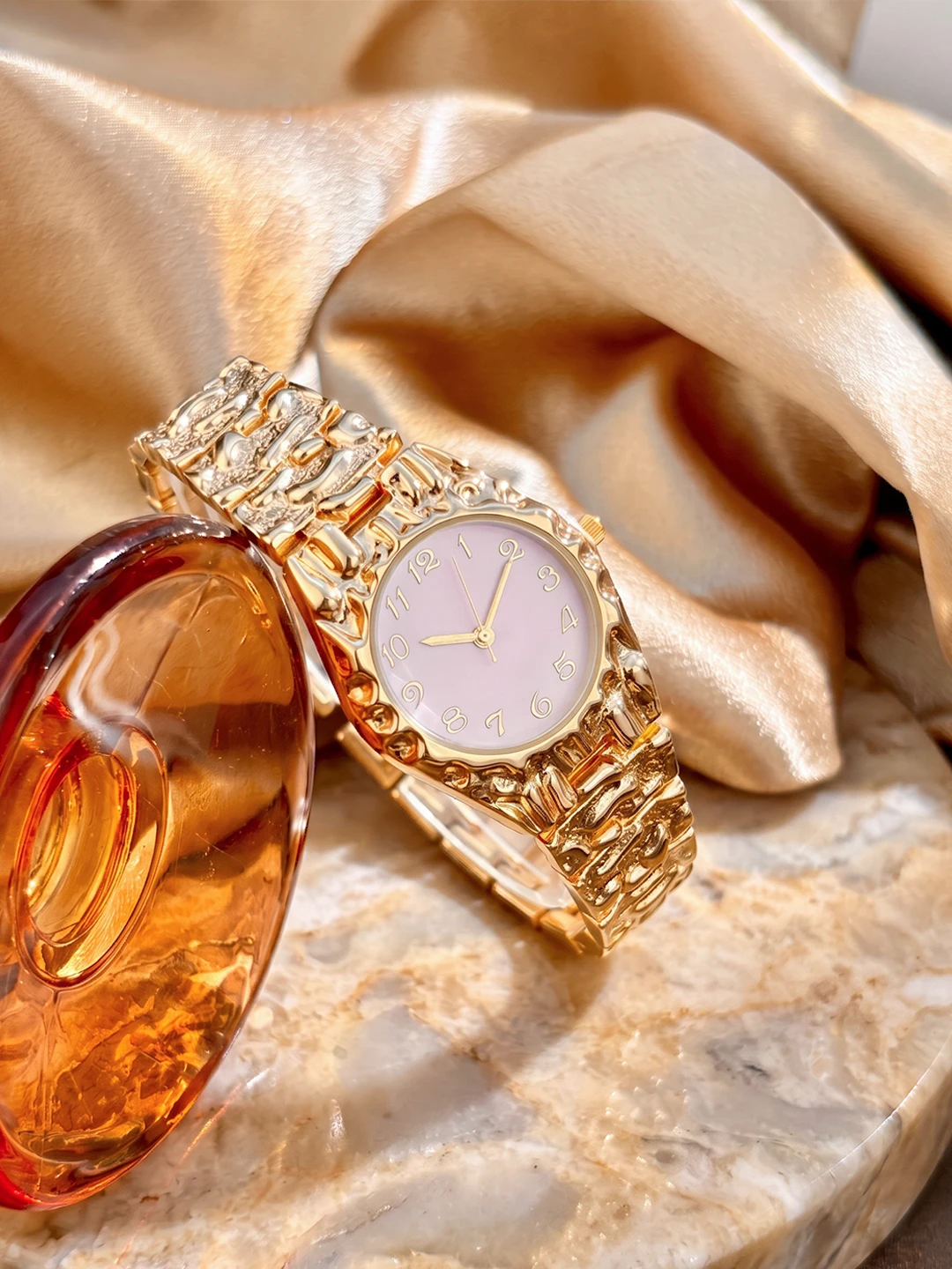 Vintage Luxurious Oversized Round Dial Gold Lava Style Band Analog Ladies Wrist Watch