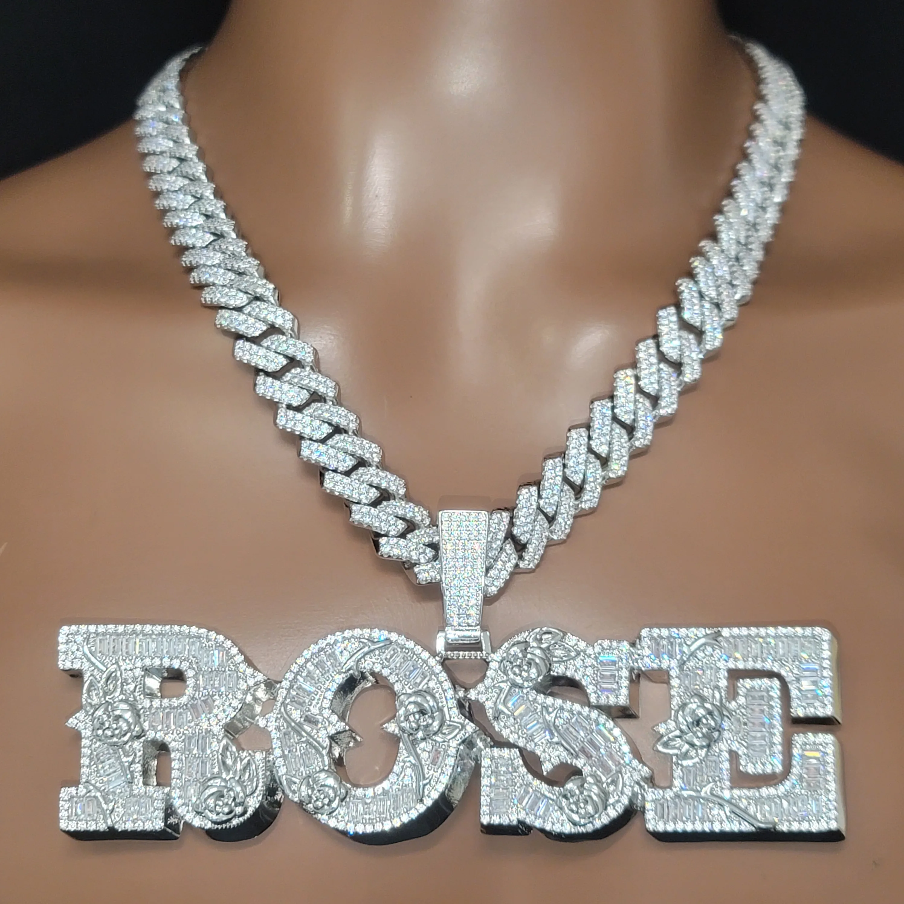 Collier personnalisé avec pendentif lettres roses, nom gravé sur le dos, style Ice Out, lettres italiques à pointes, bijoux Hip Hop, chaîne cubaine 13MM
