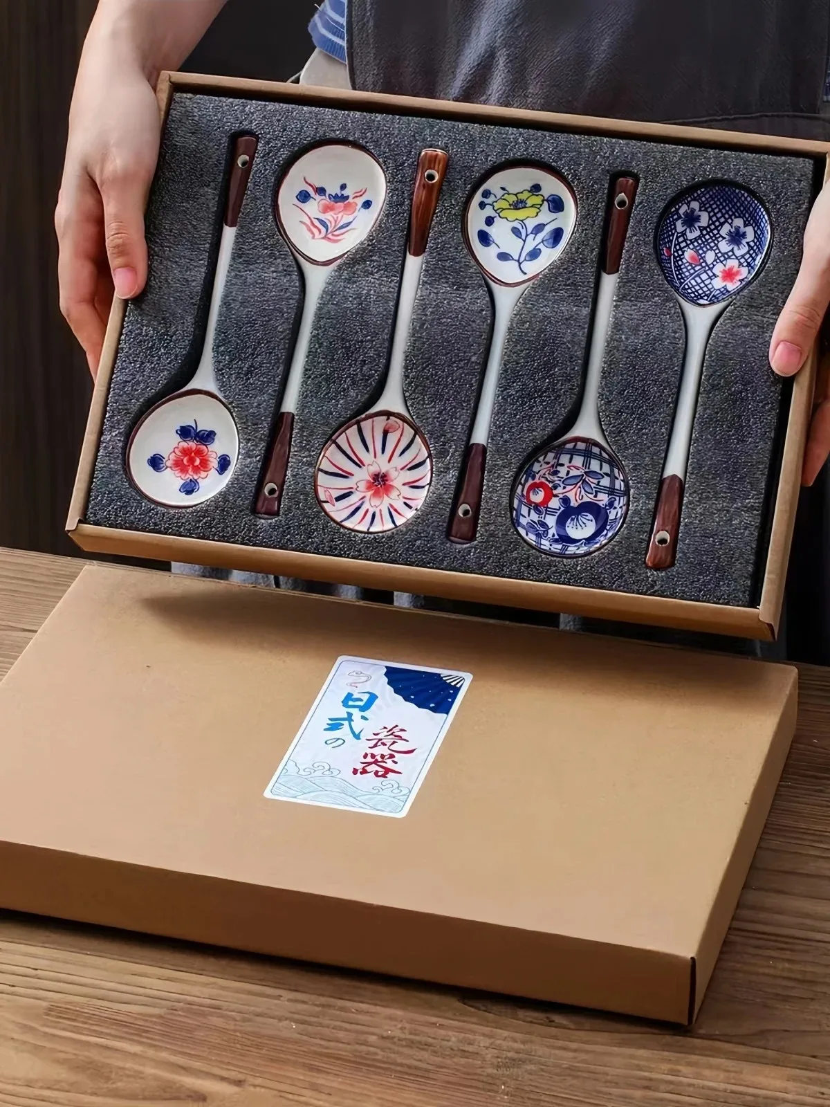 Hand-Painted Underglaze Ceramic Spoon Set, 4/6Pcs Long Handle Household Spoons, Creative Dessert Soup Spoon Gift Box