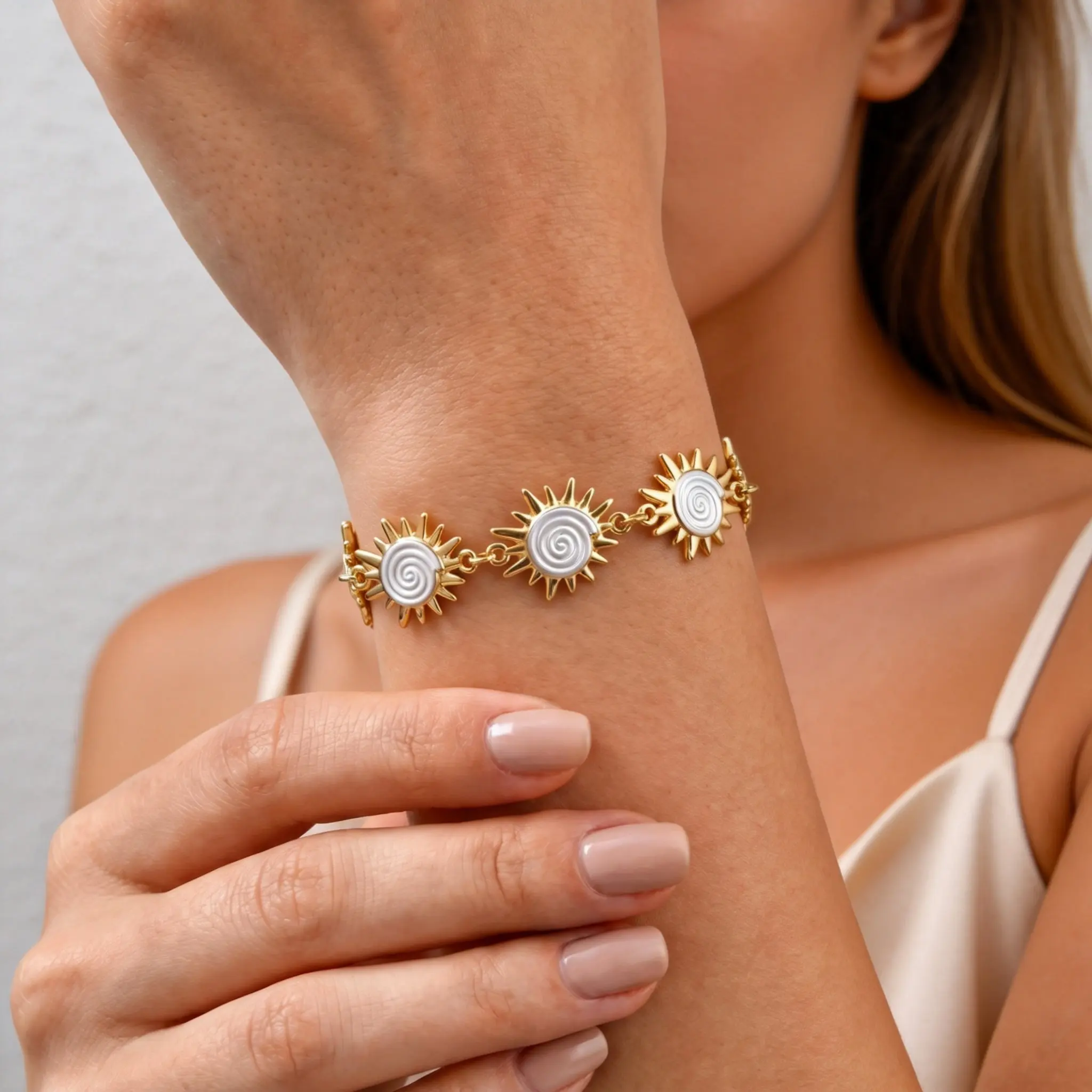 Vnox Bohemia Sun Spiral Bracelet forWomen Trendy Stainless Steel 18K Gold Plated Layered Stackable Wrist Chain Beach Jewelry