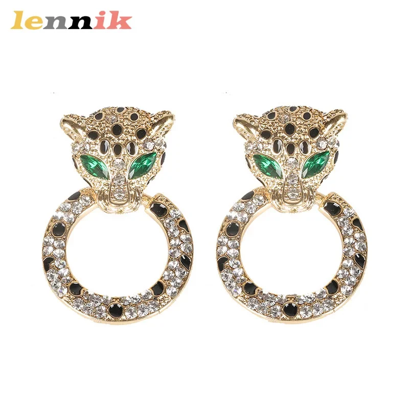 Orecchini leopardati alla moda da donna, cerchi traforati verdi elettrolitici, design esagerato con stampa animalier, accessorio di tendenza