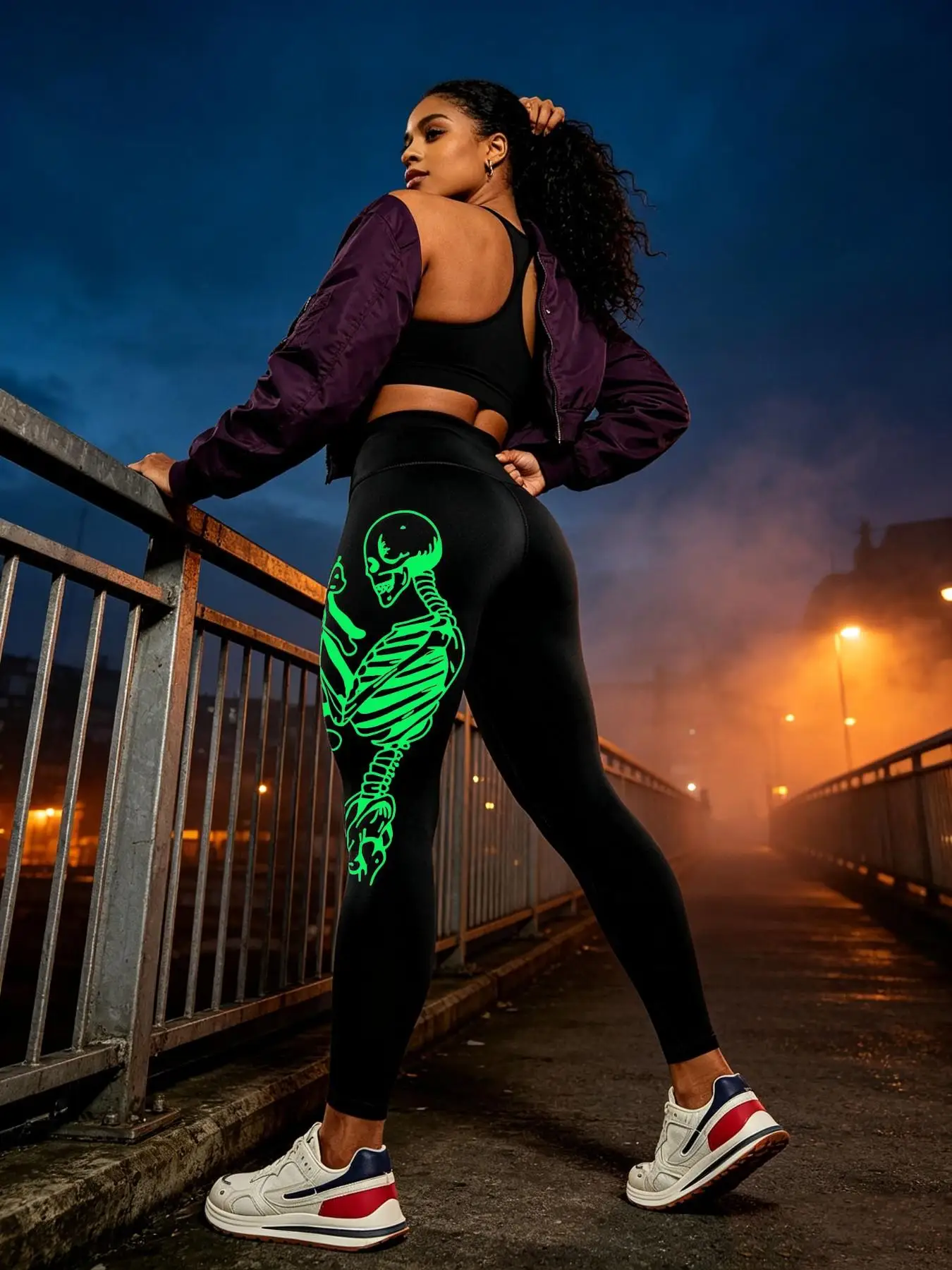 A must-have for Halloween: women's trousers with glow-in-the-dark cut-out details and a little ghost print. Theyglow in the dark