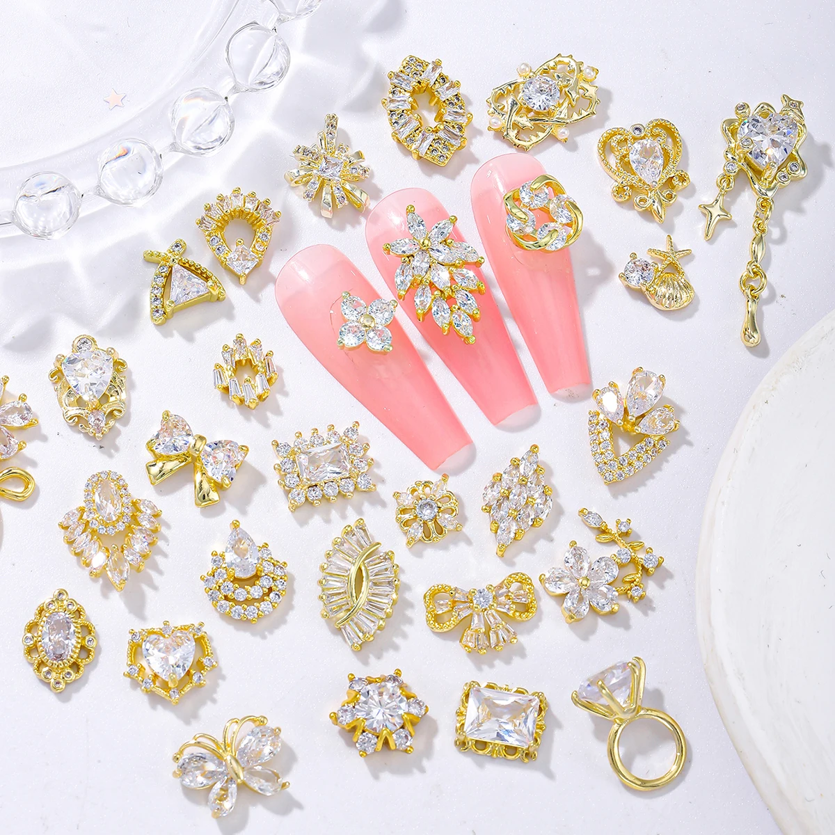 골드 실버 네잎 클로버 러브 및 기타 유럽 및 미국 스타일 혼합 네일 장식, 구리 상감 지르콘, 10 개