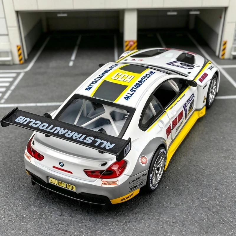 CCA 1:24 simulation BMW M6GT3 alloy rally car model, doors and hood can be opened has simulated sound and lighting functions