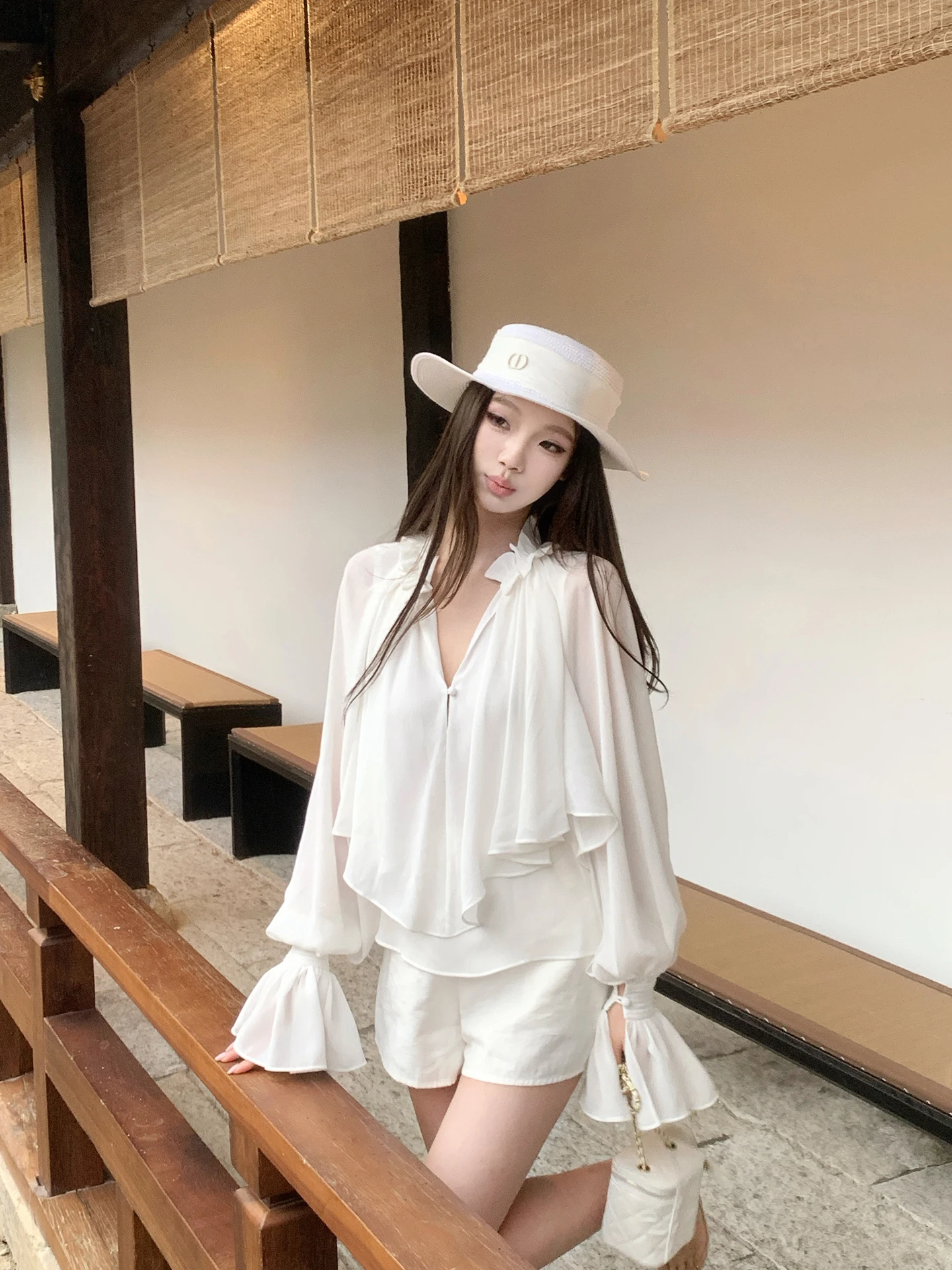 

EU Ele Loose Women's irt with Lace Sves And Vegetable Sve Design Breathable Polyester Spring Faion