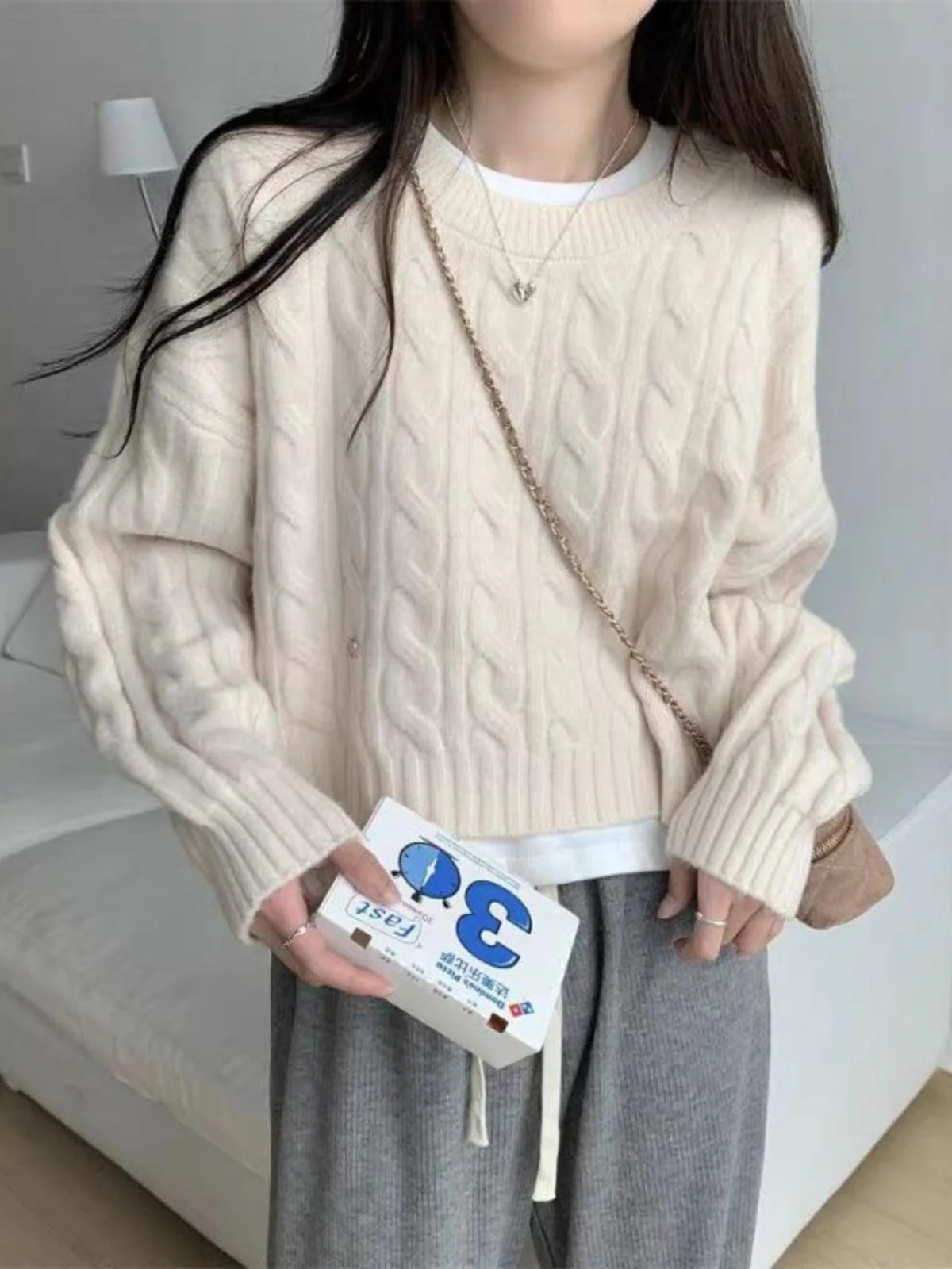 心地よいニットセーター、ラウンドネック、ツイストデザイン、柔らかい秋春用レディーストップス、カジュアルインナーウェア、春秋用ネ...