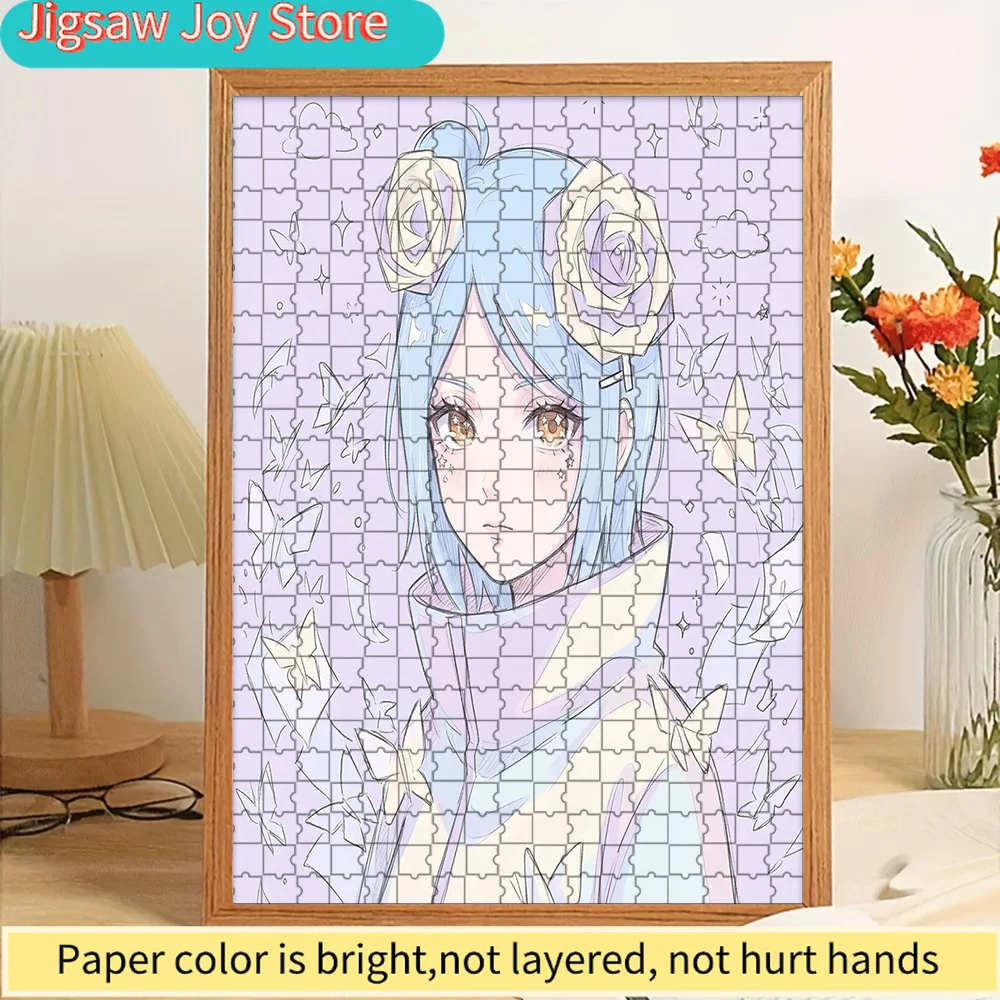 

Бумажная головоломка Konan с персонажем аниме, светло-голубыми волосами, двумя белыми розами и пастельными бабочками на мечтательном фиолетовом фоне.