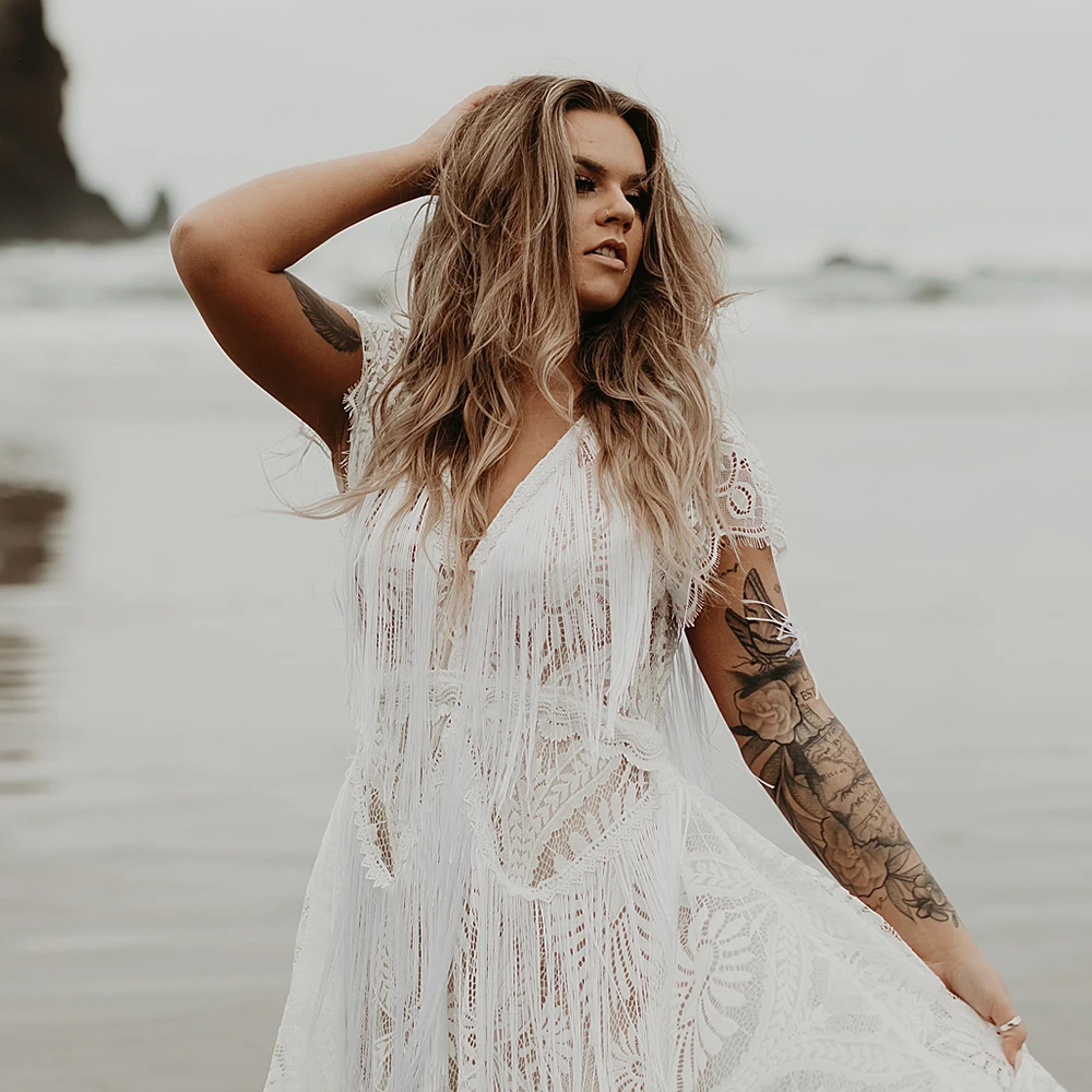 Boho franjas cílios renda vestido de casamento uma linha manga boné sem costas decote em v maternidade praia alta fenda vestido personalizado com borlas