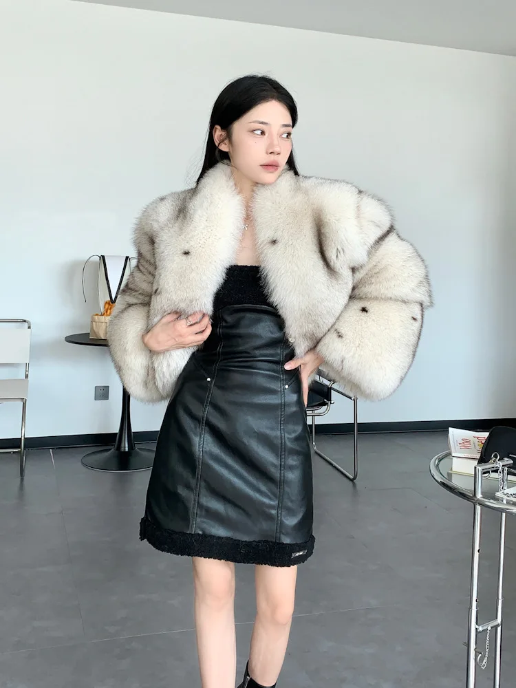 2025 winter new style, imported from FinlandSAGA fox, Crown Fox Fur Grass short coat, whole skin spot fashion, young, tall, sexy