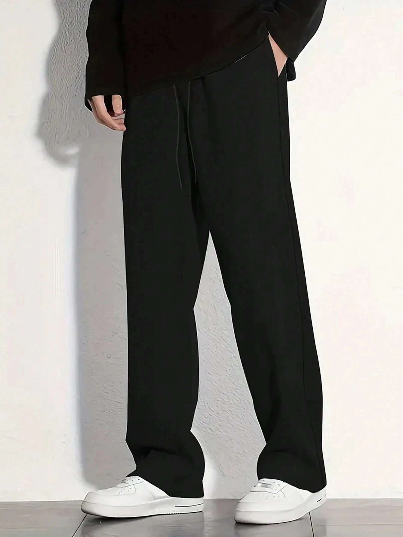 

Men's all-match straight-leg pants for daily leisure life in all seasons. Soft and comfortable. Black straight-leg sports pants