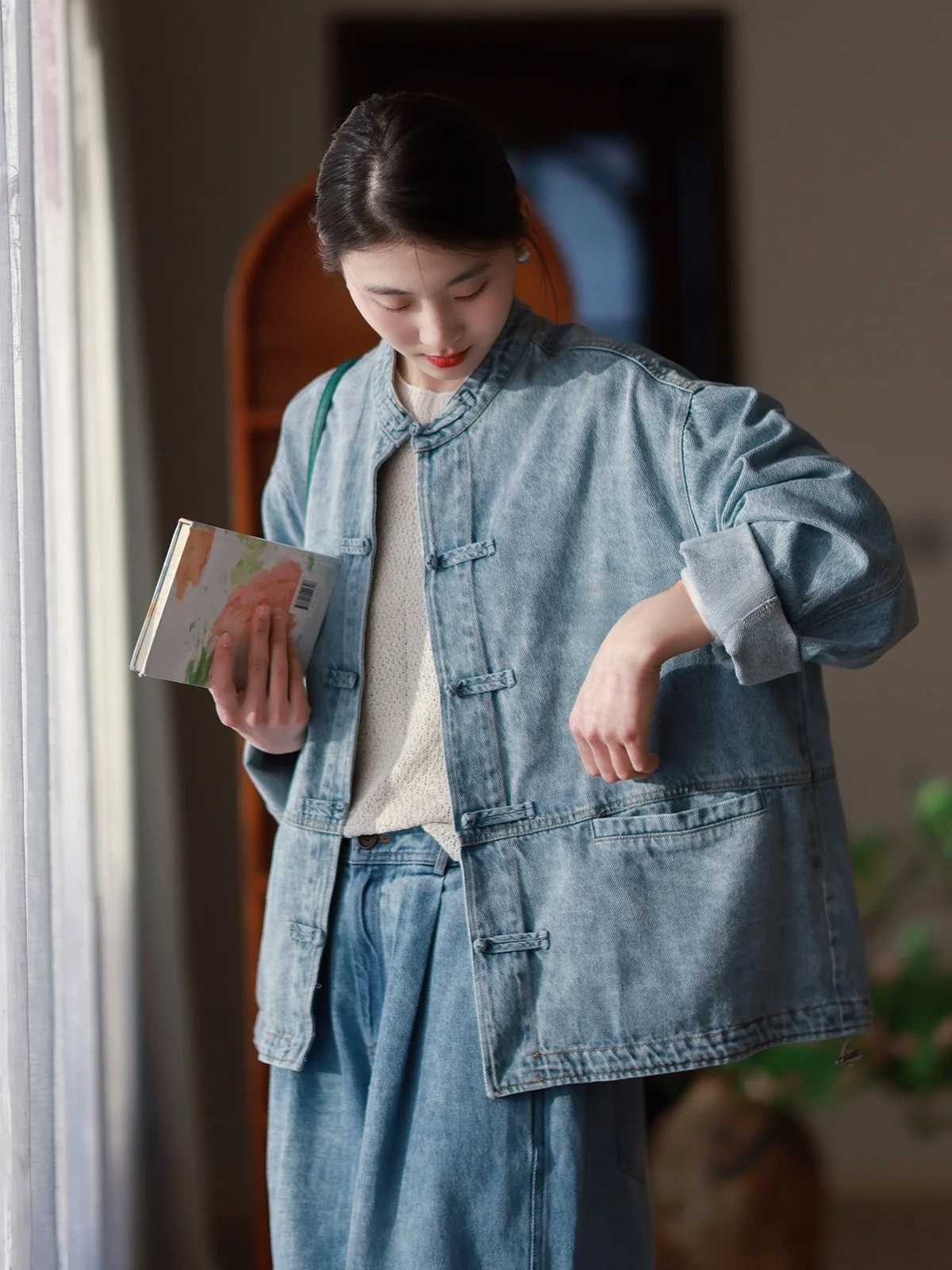 

Authentic Moked Spring Women's Loose Fit Cotton Denim Jacket Vintage Washed Pure Cotton Outerwear Button up Shirt