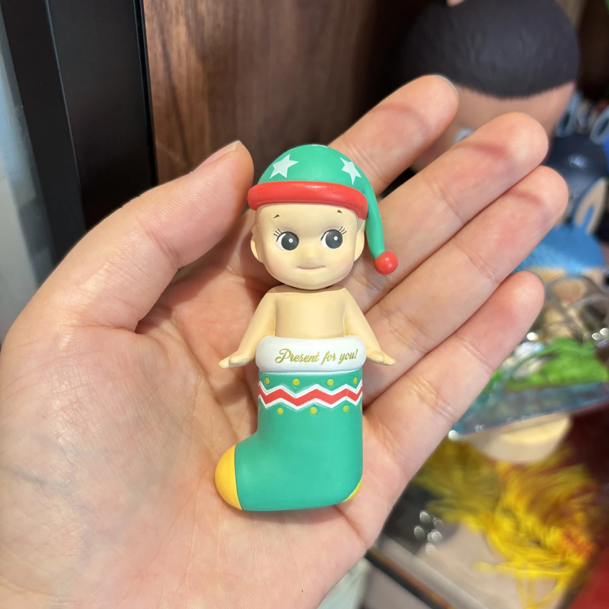 

Мини-фигурка Сонни Ангела 2016, рождественская серия, милый ангел в носках SAS65290