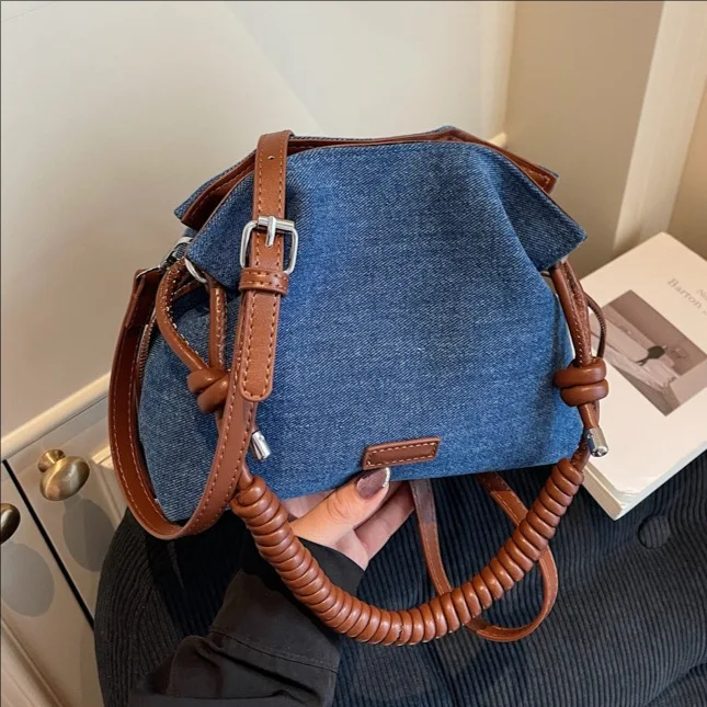 

New Canvas Bucket Bag Women's Large-capacity Retro Shoulder Bag Fashion Versatile Messenger Trend