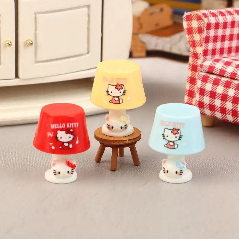 

1PCS Mini Hello Kitty Simulation Table Lamp 1/12 Dollhouse KT Cat Table Lamp Model Dolls Home Bedroom Living Room Scene Decor