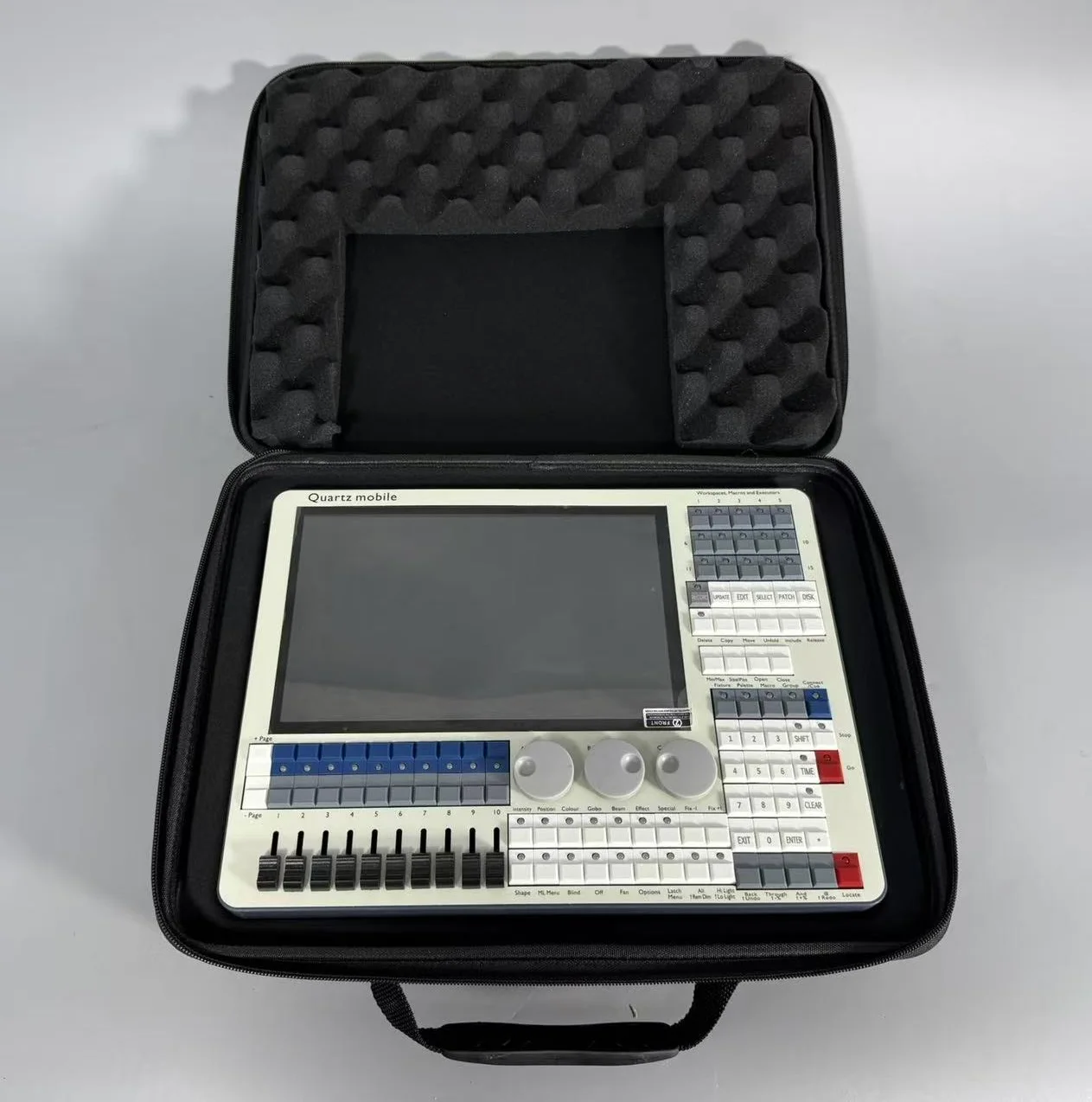 Portable Quartz Titan V18 Stage Light Controller 2048 DMX CHS Touch Screen DMX Console Built-in UPS Support ArtNet 3D Visualiser