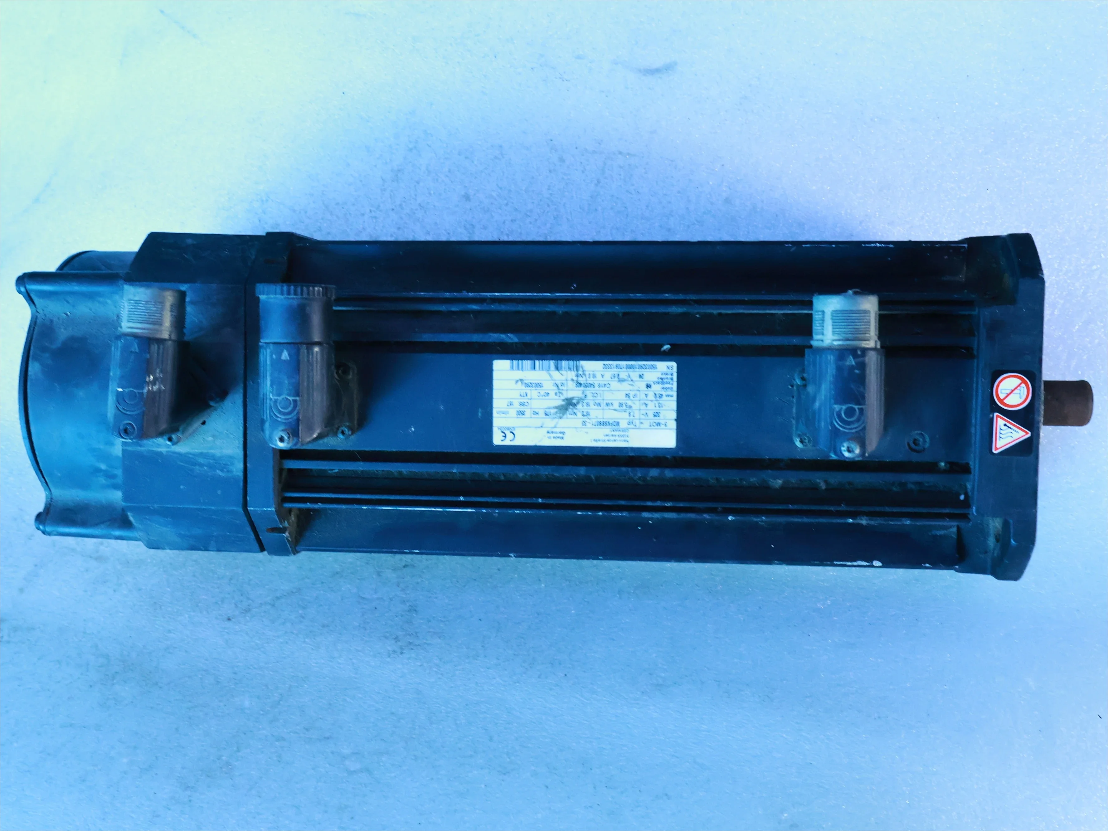 

Б/у MDFKSBS071-33 для серводвигателя Lenze MDFKSBS071-33