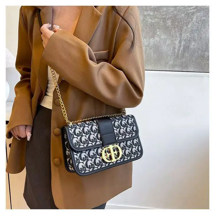 

Квадратная сумка с ремешком-цепочкой, роскошный кошелек на плечо для женщин, минималистичная сумка через плечо, текстурированная сумка с верхней ручкой, шикарная сумка «день-ночь» ​