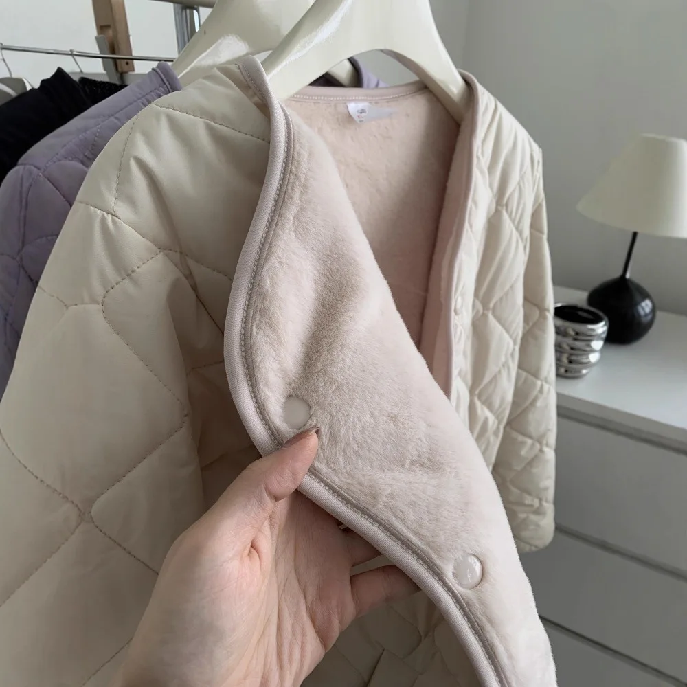 2025 شتاء جديد مبطن الصوف عكسها سترة قطن للنساء فضفاضة عادية سميكة فو فرو منك الخامس الرقبة معطف الشتاء