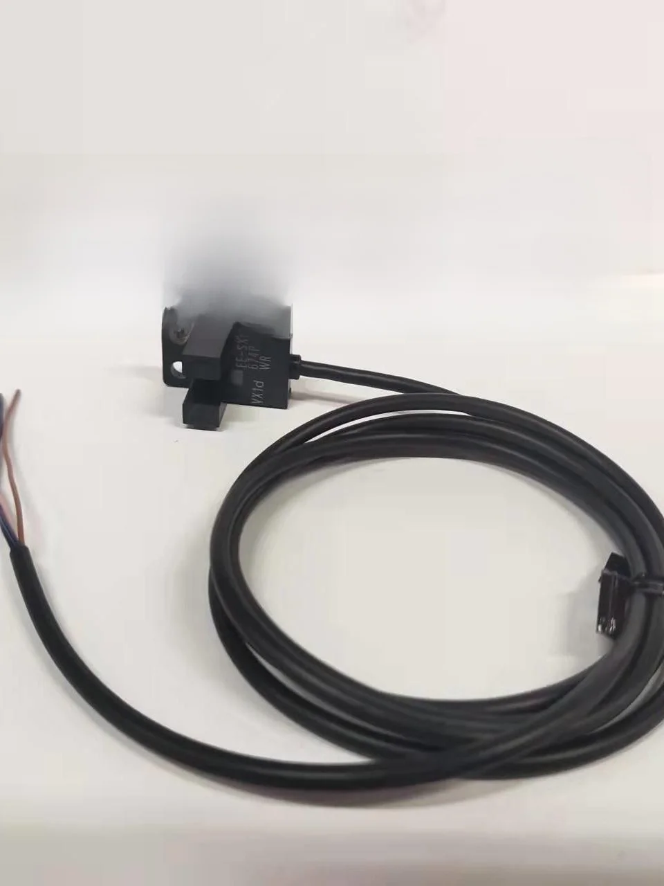 Sensor de productos originales Ee-sx674p-wr con sensor de interruptor fotoeléctrico de cable en stock