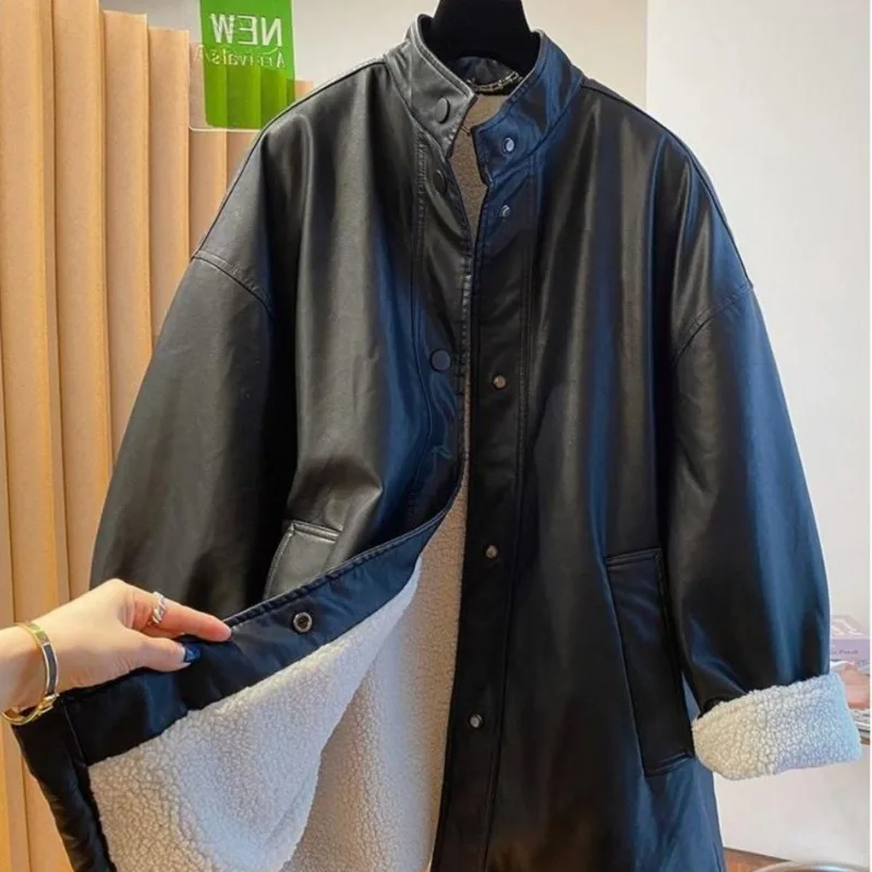 Giacca in pelle PU nera Premium Sense in ecopelle Pie supera 2026 Cappotto interno peloso integrato in pelliccia nuova autunno e inverno