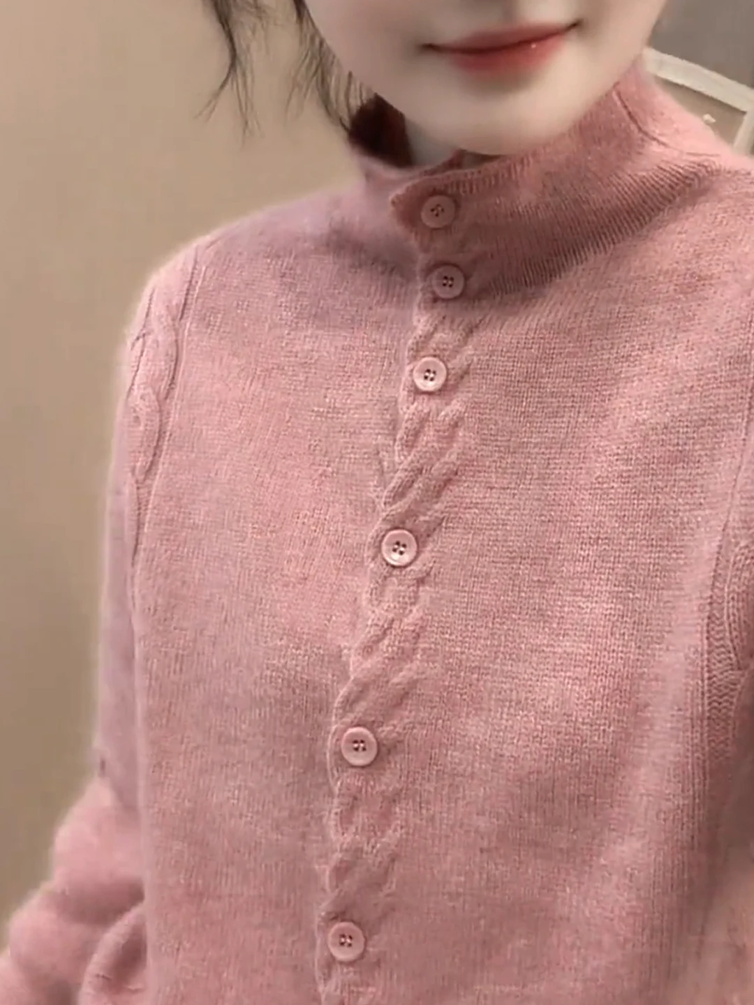 

Розовый корейский свитер с кружевной отделкой и высоким воротником, теплый вязаный свитер для женщин, осенне-зимняя новинка, нежный отбеливающий эффект, большие размеры