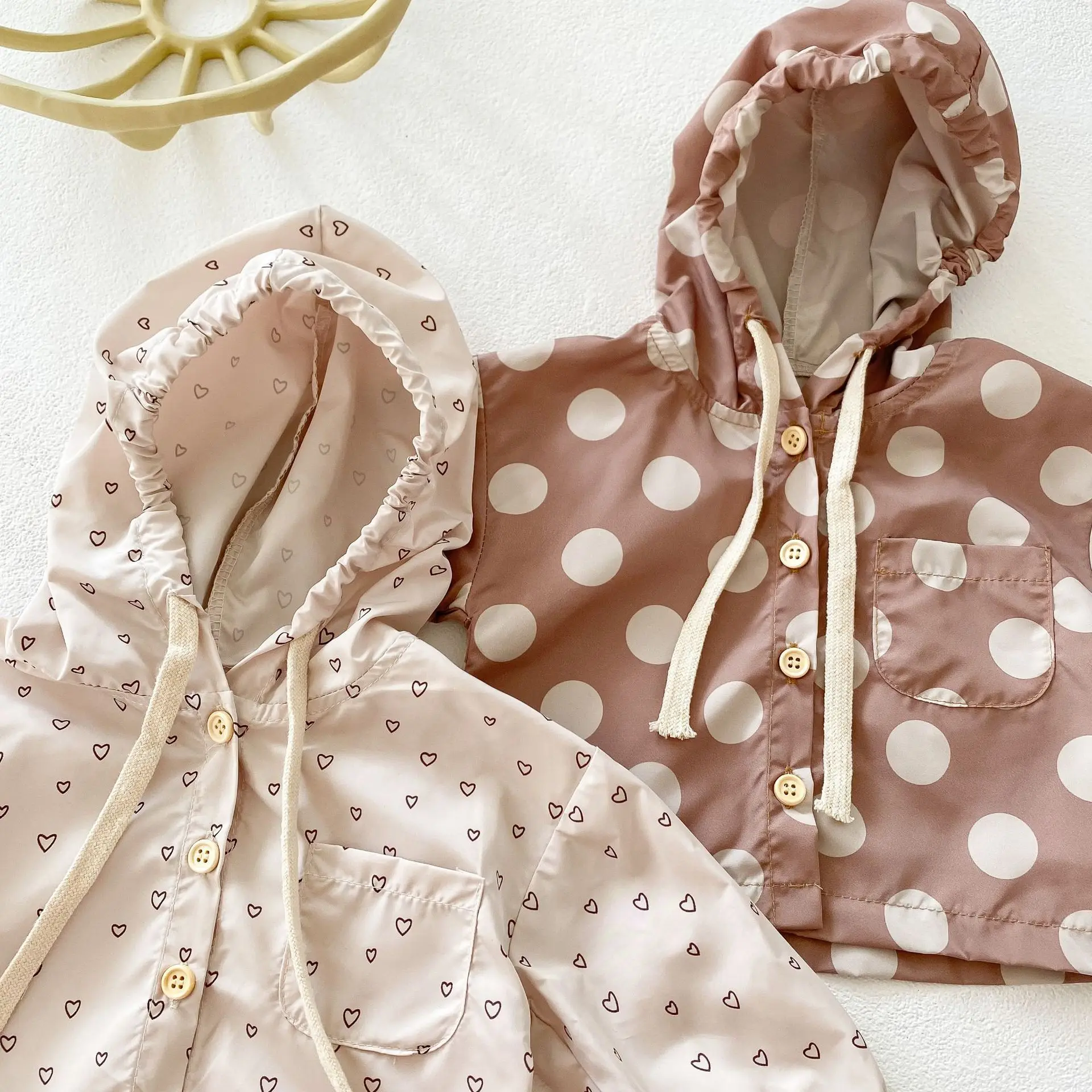 Spring Summer Lightweight Toddler Windbreaker Single-breasted Hooded Baby Girls Lovely Dots Long Sleeved Coat Newborn 0-36Months