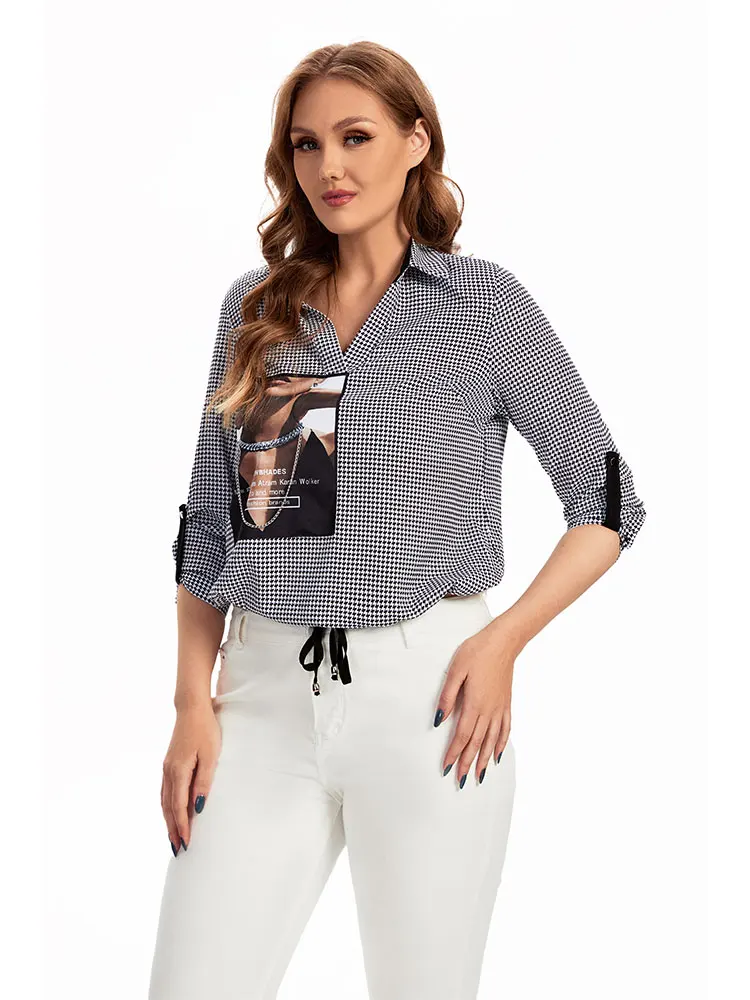 قميص نسائي ذو طية صدر السترة منسوج مقاس كبير ينتمي إلى فئة الملابس النسائية