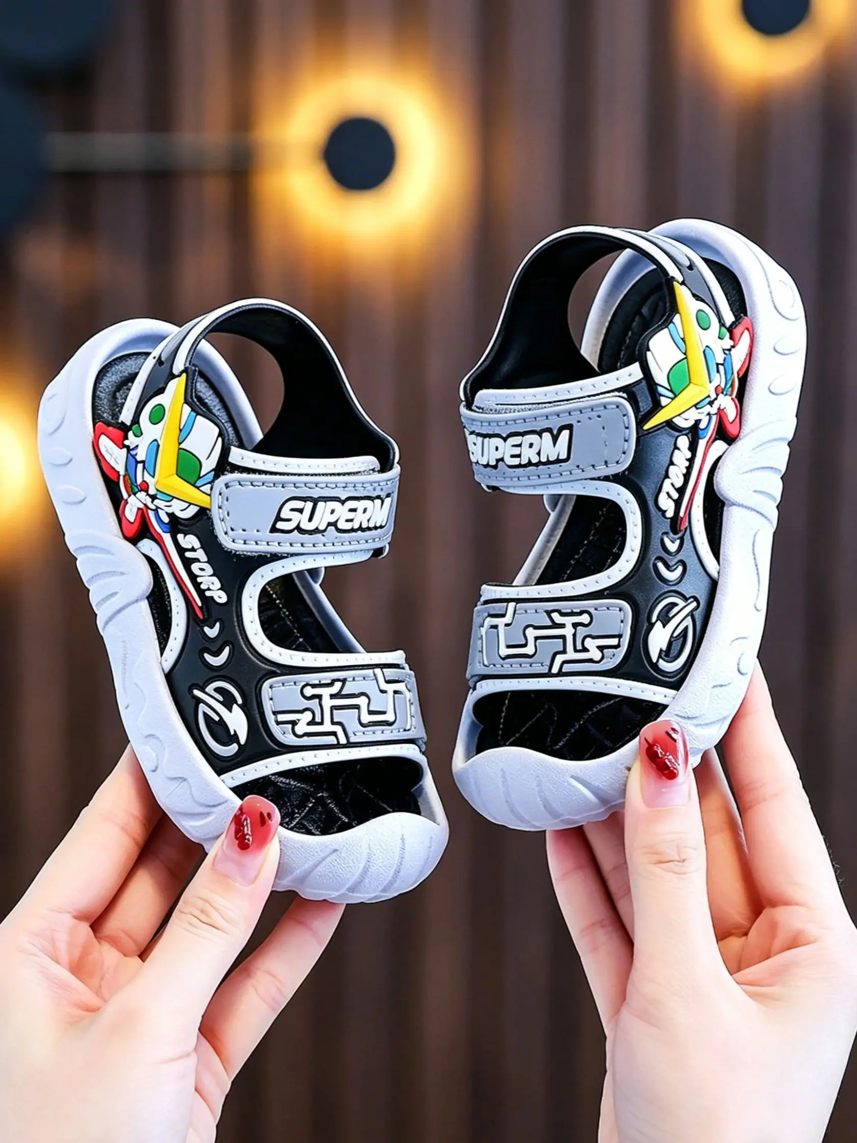 Boys' Sandals 2026 Summer New, Mecha Style Closed-Toe Anti-Collision Kids' Soft-Slip Resistant Beach Shoes Boys' Sports Slipper