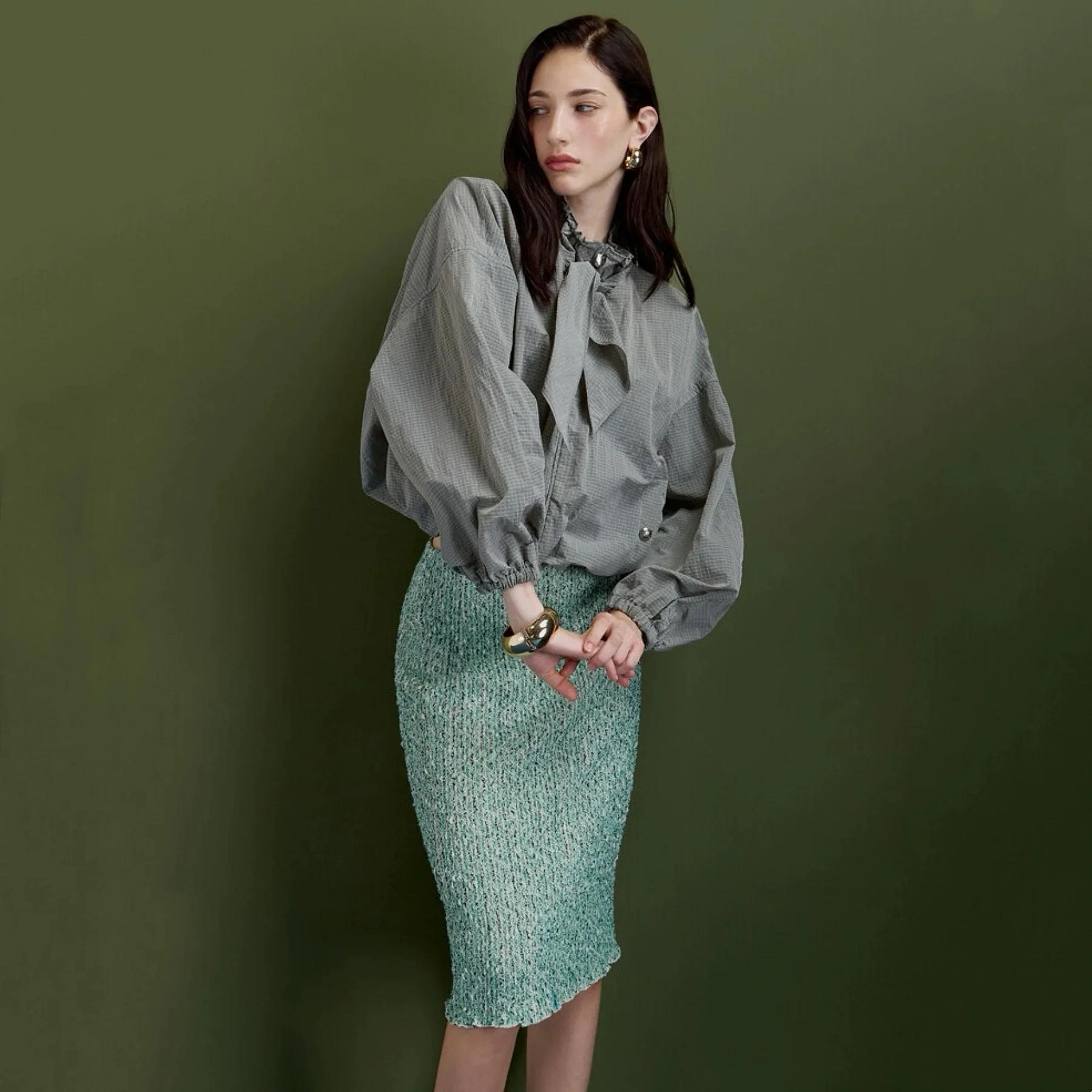 เสื้อคลุมบางเบาสำหรับผู้หญิง ดีไซน์คอตั้งผูกเชือก แต่งลูกไม้ รุ่น Autumn Faion ของ Lemon Cheese LAN 25 เหมาะสำหรับใส่ทำงานหรือเดินทาง