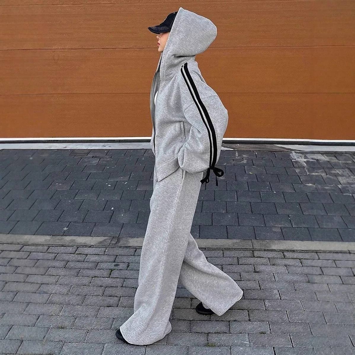 ชุดเสื้อฮู้ดและกางเกงสองชิ้นสำหรับผู้หญิง สไตล์ลำลอง สีพื้น เหมาะสำหรับใส่ไปเรียน  ฤดูใบไม้ร่วง/ฤดูหนาว 2025
