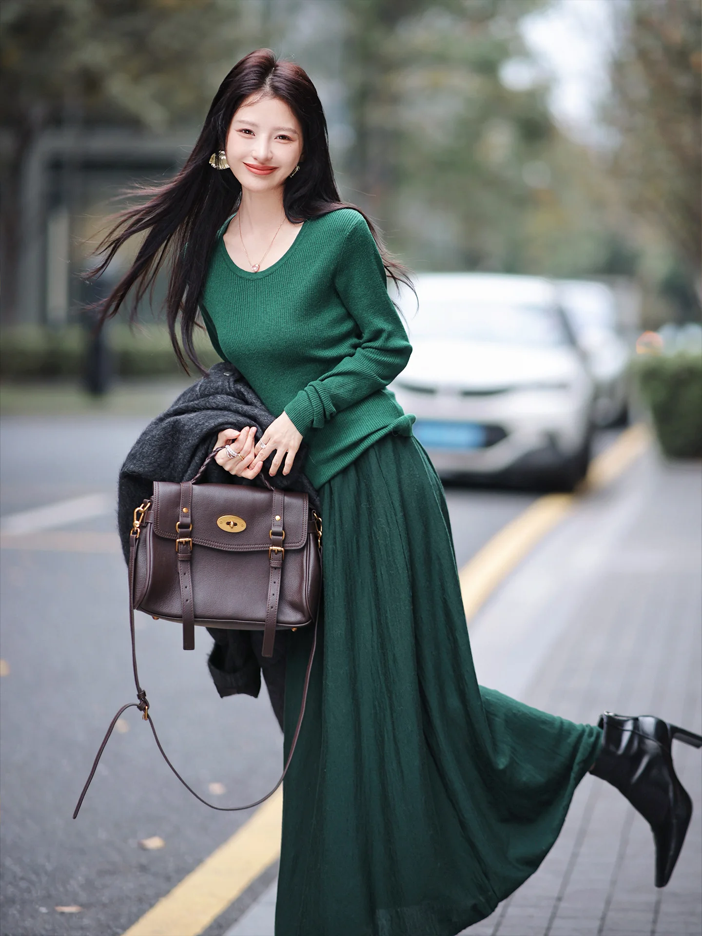 

Комплект ZhaodaXi Redemption Series: вязаный свитер из шелково-шерстяной смеси и облегающая юбка Lazy Ele для женщин, зимняя мода