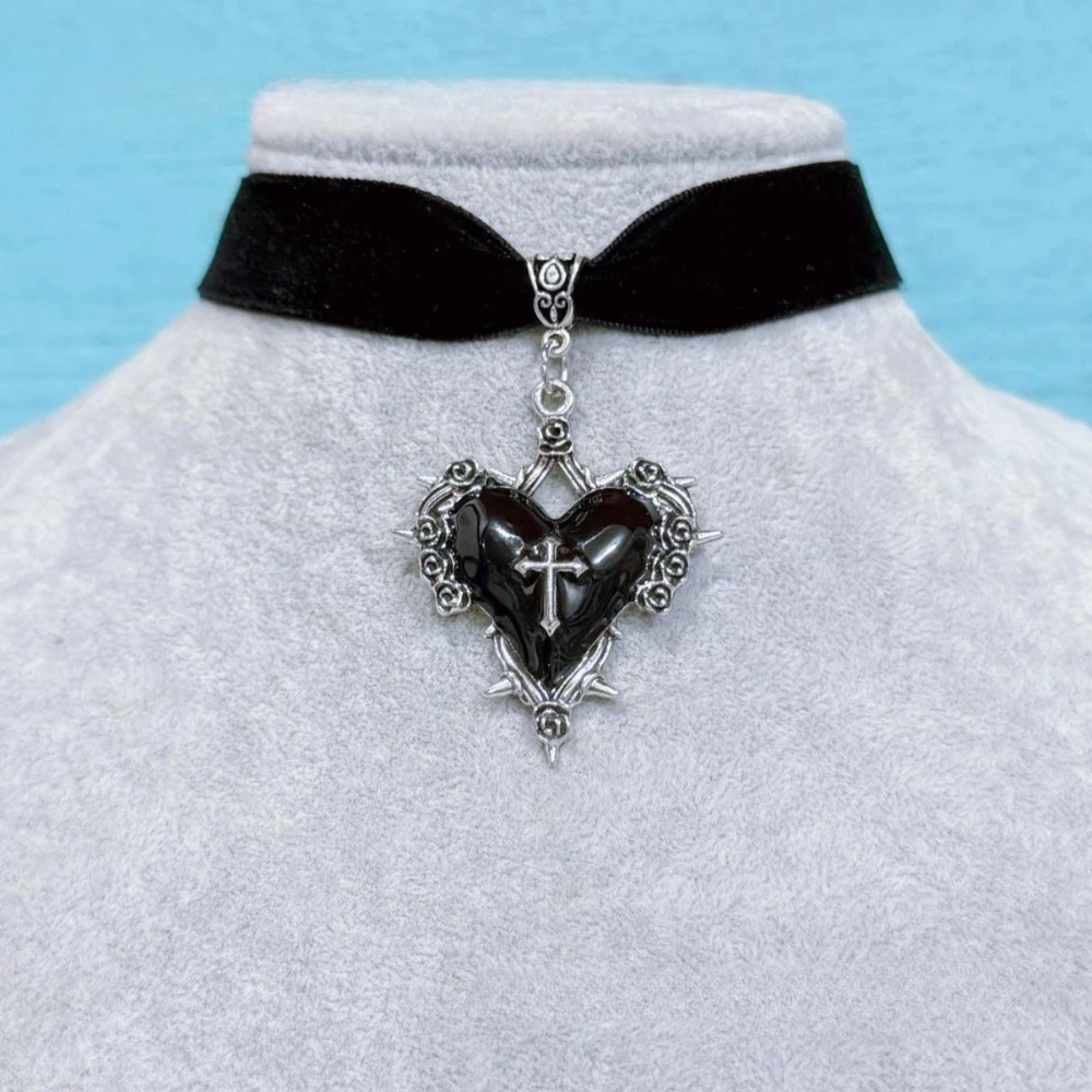Personnalité gothique couleur argent liquide métal Rose dentelle grand rouge en forme de coeur pendentif velours collier ras du cou pour femmes bijoux