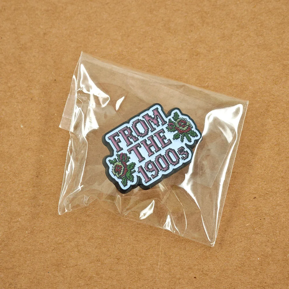 Aus dem 19. Jahrhundert Emaille-Pin Retro Pixel-Art Buchstaben Broschen Kreuzstich Rose Reversnadel Lustiger Y2K Schmuck Geschenk für Rucksack – Detail 9