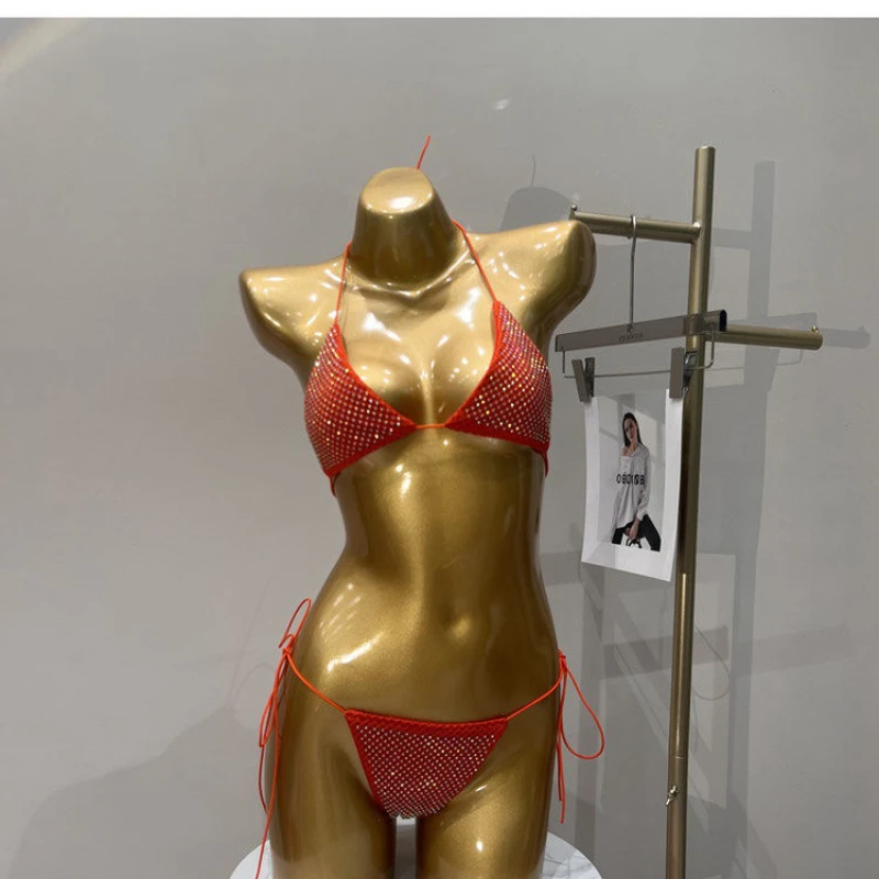 Conjunto de bikini triangular con espalda al aire libre europeo y americano, traje de baño sexy de alta estiramiento, estilo de vacaciones en la playa de aguas termales