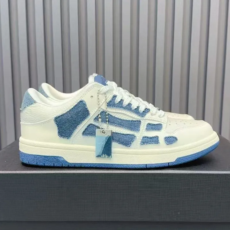 أحذية نسائية كاجوال من الجلد الطبيعي لربيع وخريف 2025 أحذية رياضية مسطحة جديدة للنساء أحذية فردية متعددة الاستخدامات للرجال