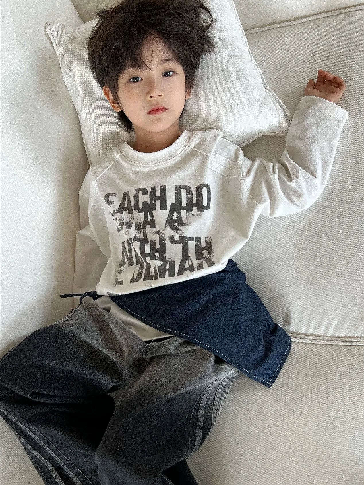 

2025 Autumn children's basic long-sleeved T-shirt with frilled edges and shoulder straps Pure cotton stylish base layer for boy