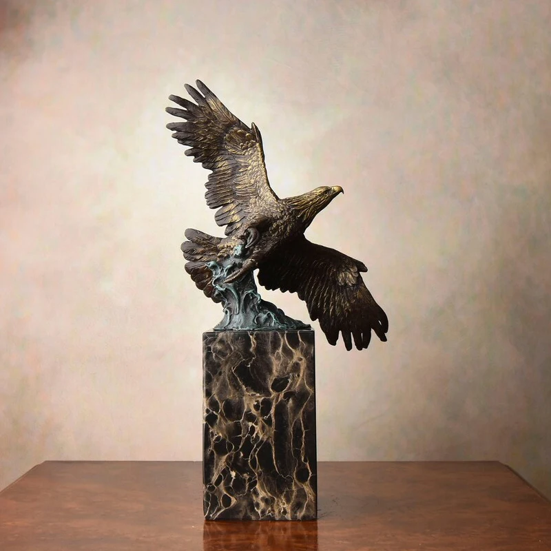 Bronze Spread Wings Eagle Statue Flying Hawk Figurine Bird Falcon Sculpture Office Home Decor Art
