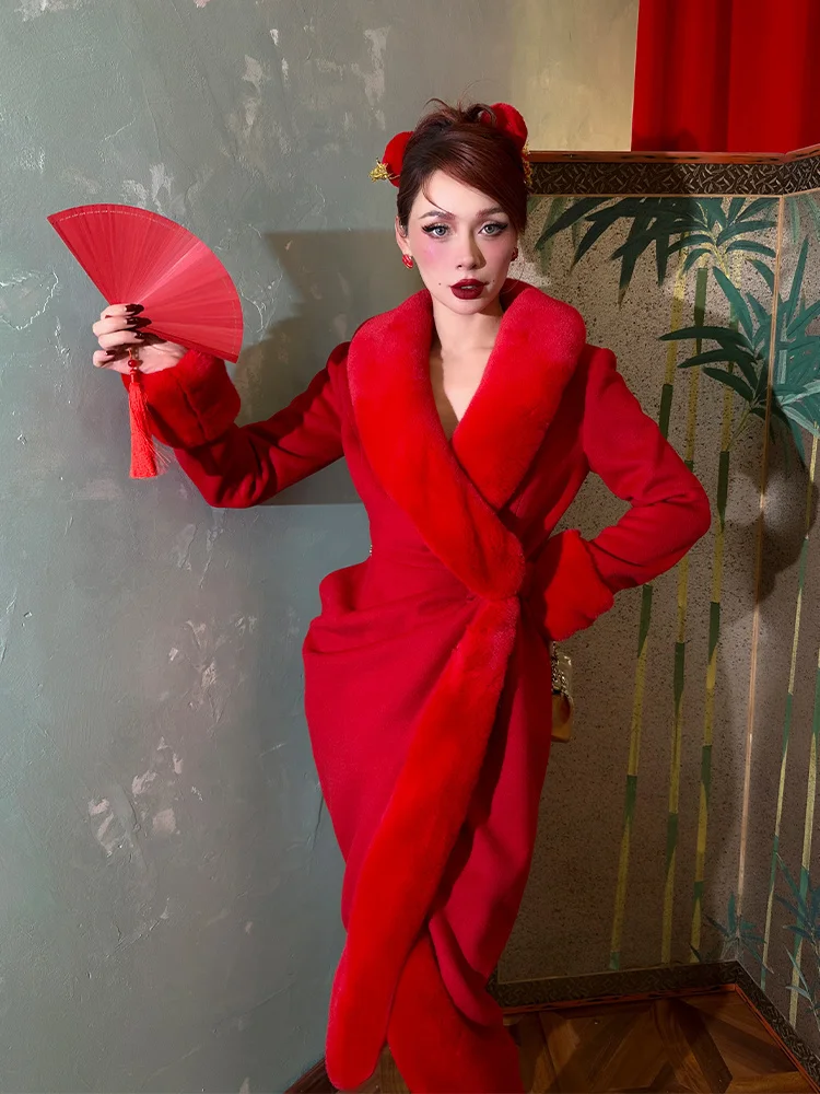 

Le Palais Vintage Original Vintage Ele Festive Red Large Fur Collar Slim Fit Long Coat for New Year's Celebration