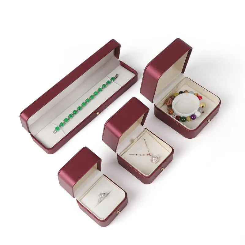 Schmuckboxen aus PU-Leder mit weichem Samtfutter und goldenem Verschluss, perfekt für Heiratsanträge, Hochzeitsgeschenke, Ring- und Halskettenaufbewahrung. – Detail 9