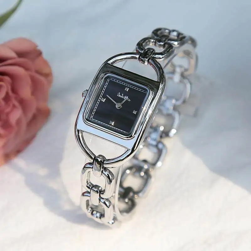 New Square Vintage-Style, High-End, Versatile And Trendy Watch For Women, A Perfect Gift; Women'S Quartz Watch With Bracelet.