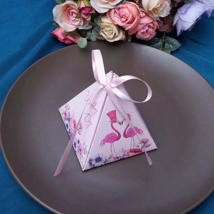 

100pcs Triangular Pyramid Gray / Pink Lovely Flamingos/feather/marble Wedding Favors Candy Boxes party Gift Box