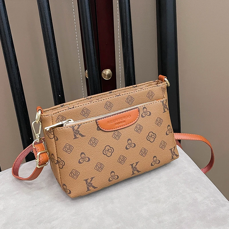 

New Large-Capacity Women's Shoulder Bag With Trendy And Niche Design Featuring Simple And Elegant Slanted Carrying Strap
