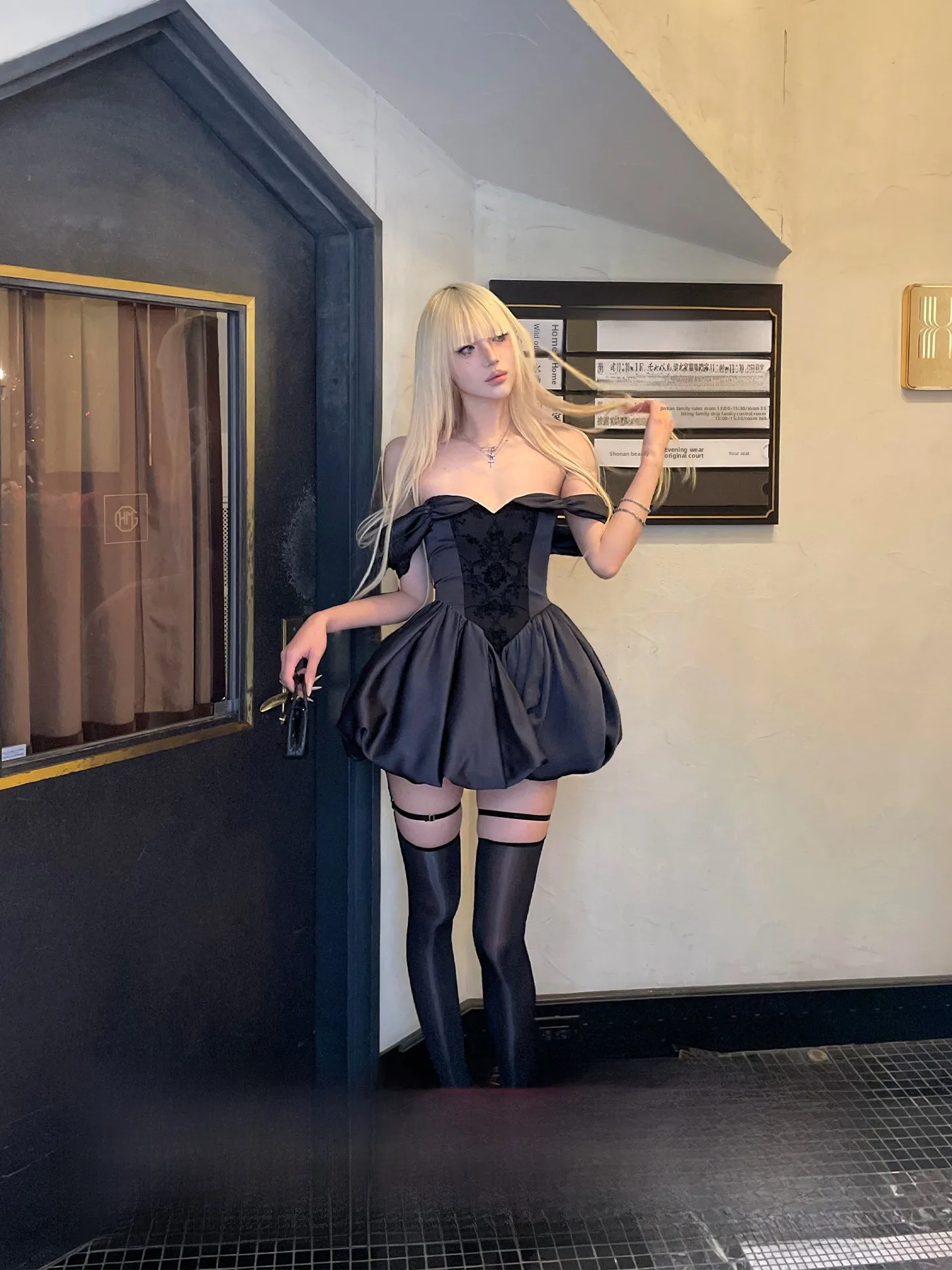 

Rase Le Sol 'Par Princ' Strapl ort Ball Gown Dr Gathered Waist Floral Print Women's Faion Spring 2026