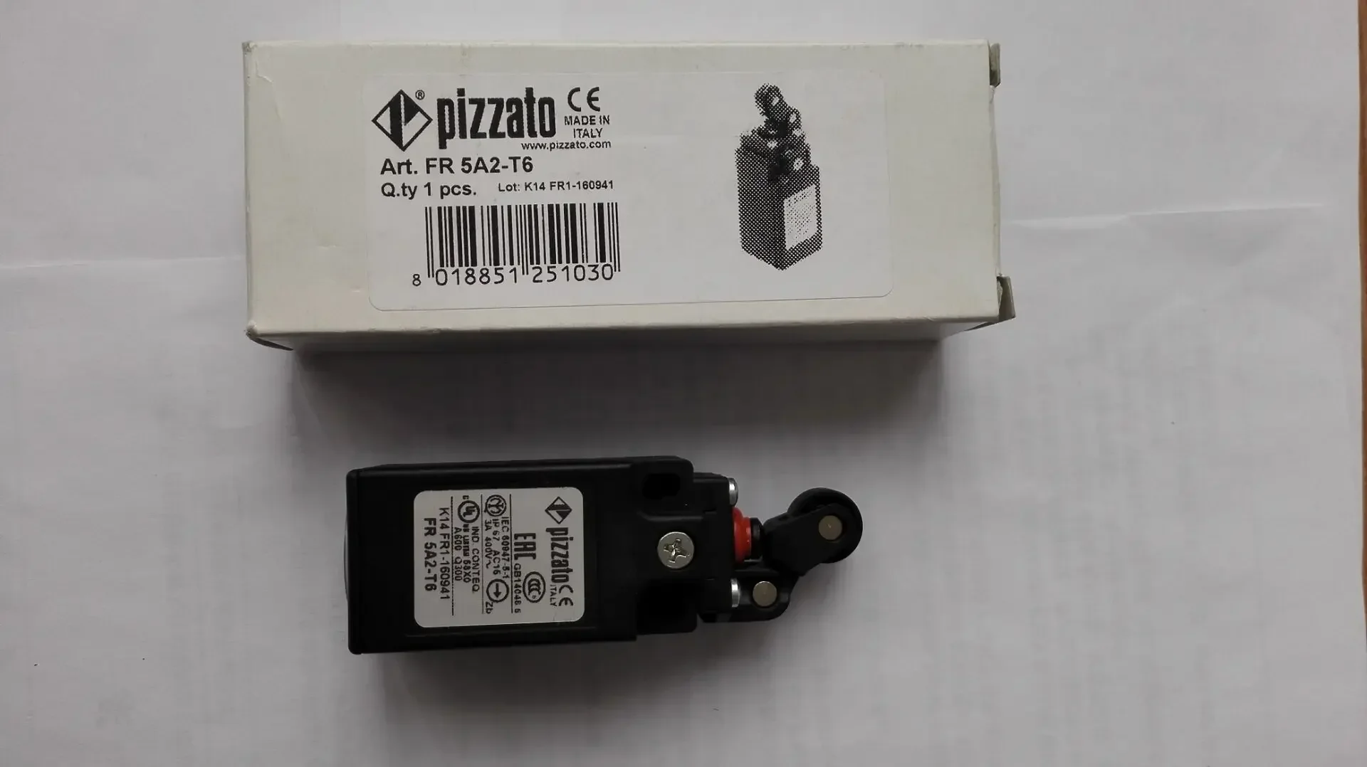 

Новый оригинальный концевой выключатель Pizzato FR 5A2-T6