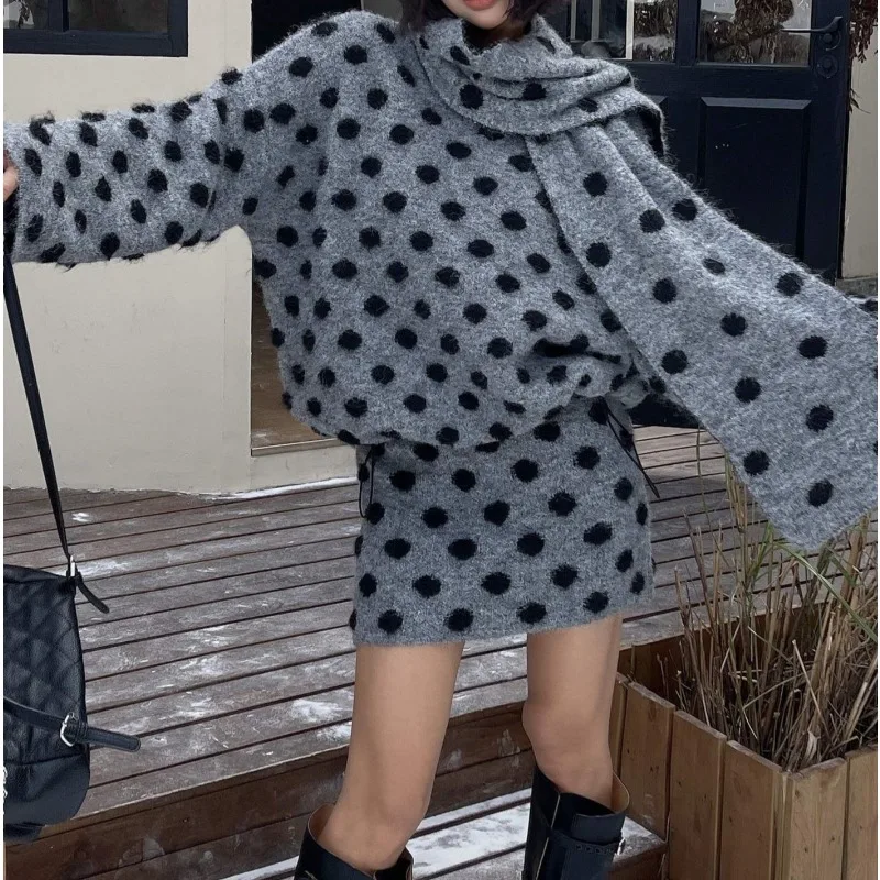 كسول الرياح منقطة المرأة محبوك سترة قصيرة تنورة وشاح ثلاث قطع مجموعة 2025 الخريف والشتاء سترة دافئة عصرية #4