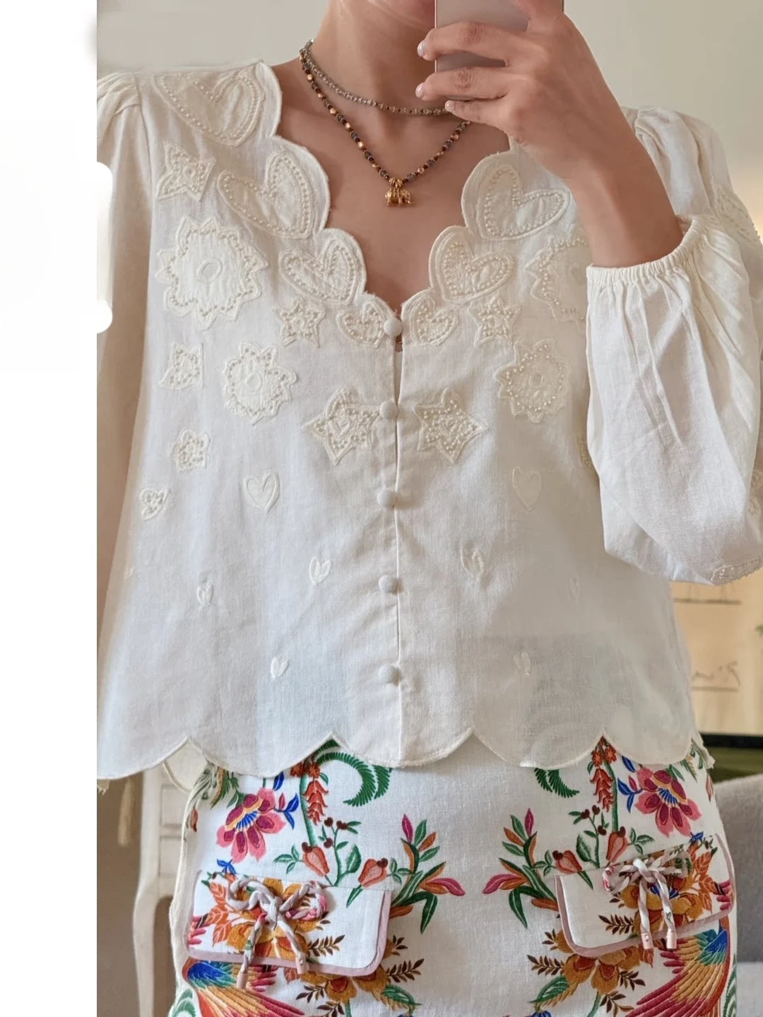 

HEIDD Роскошная женская рубашка с длинным рукавом, вышивкой, воротником с рюшами и бусинами в форме сердца, из дышащего полиэстера, приятная для кожи